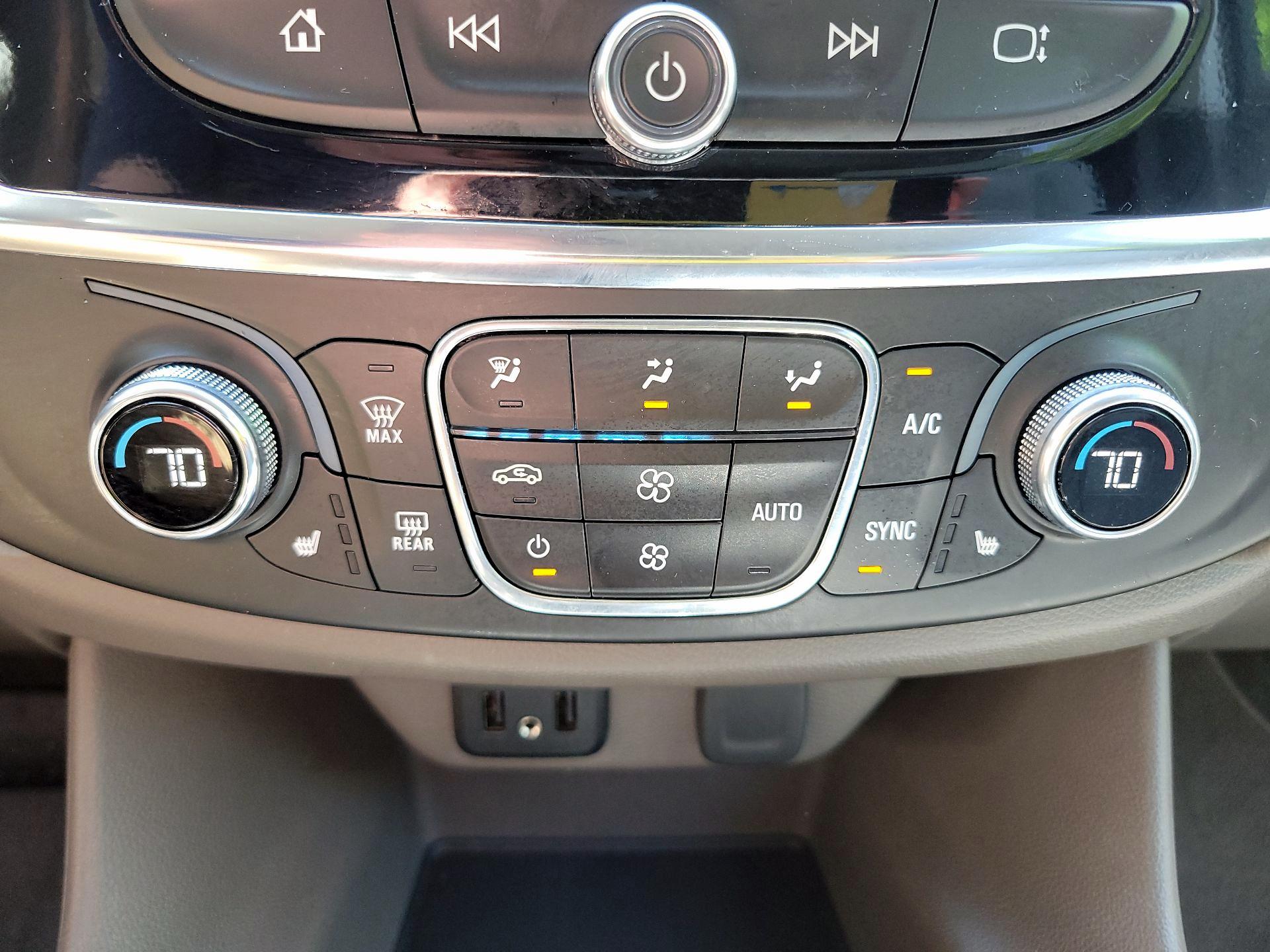 Thumbnail: 2021 Chevrolet Traverse - 14