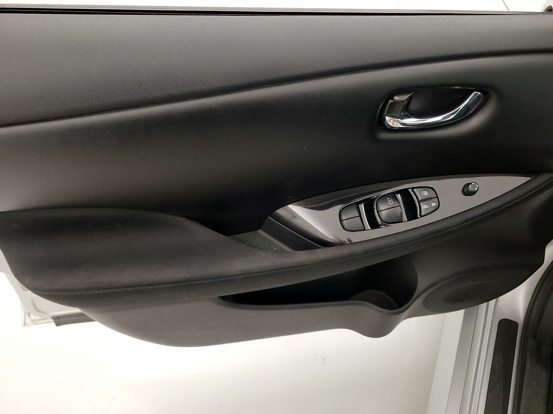 Thumbnail: 2022 Nissan Leaf - 12