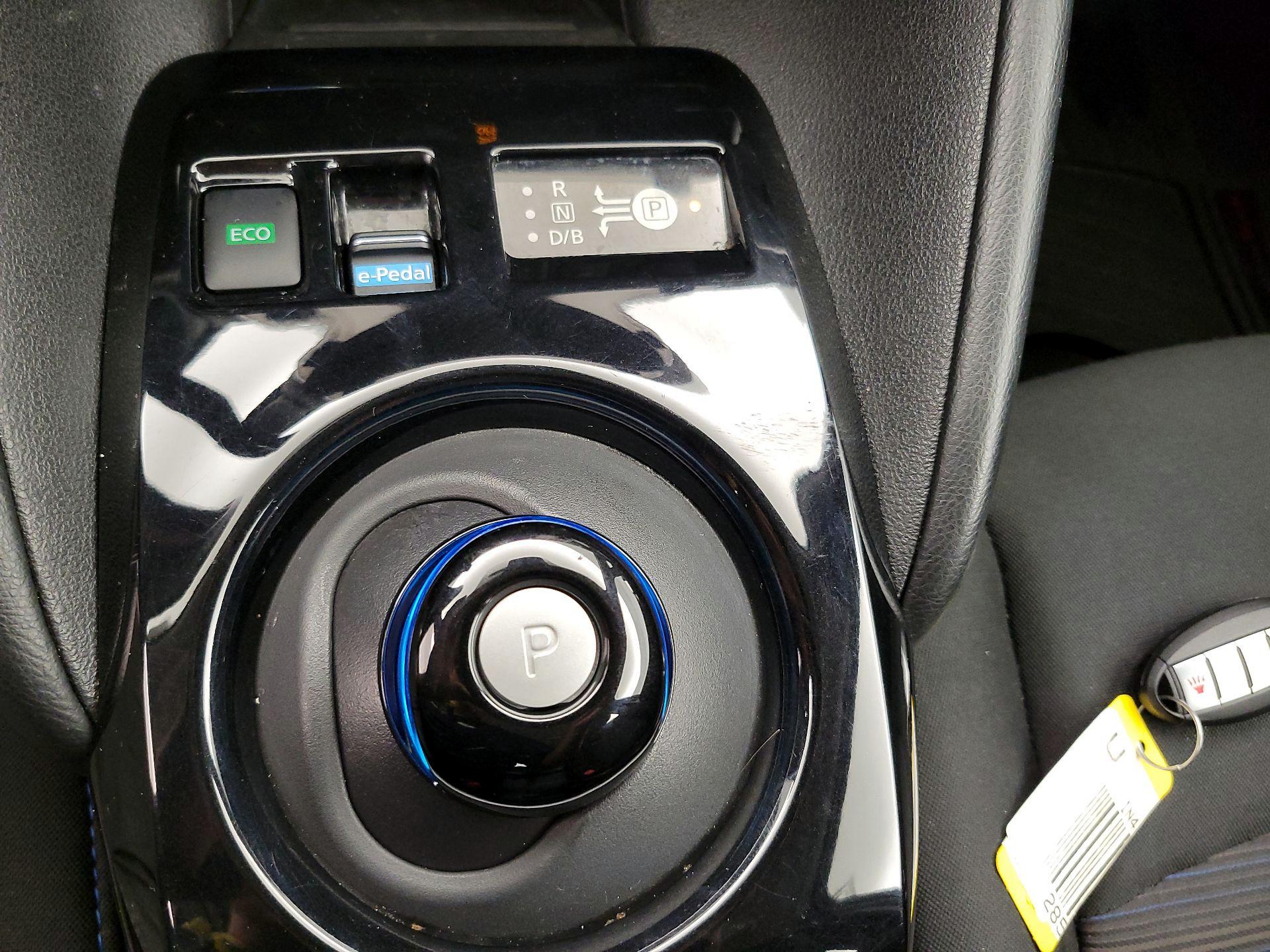 Thumbnail: 2022 Nissan Leaf - 18