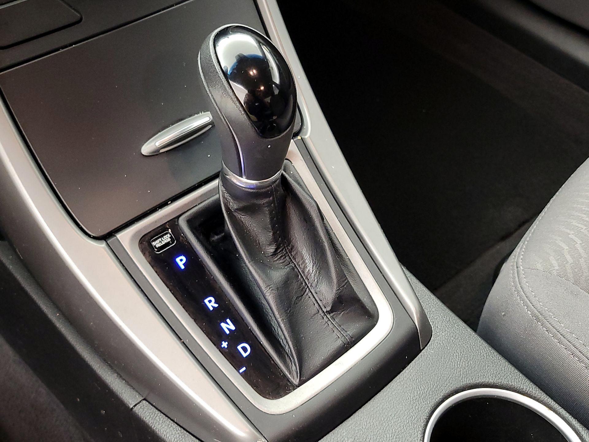 Thumbnail: 2014 Hyundai Elantra - 16