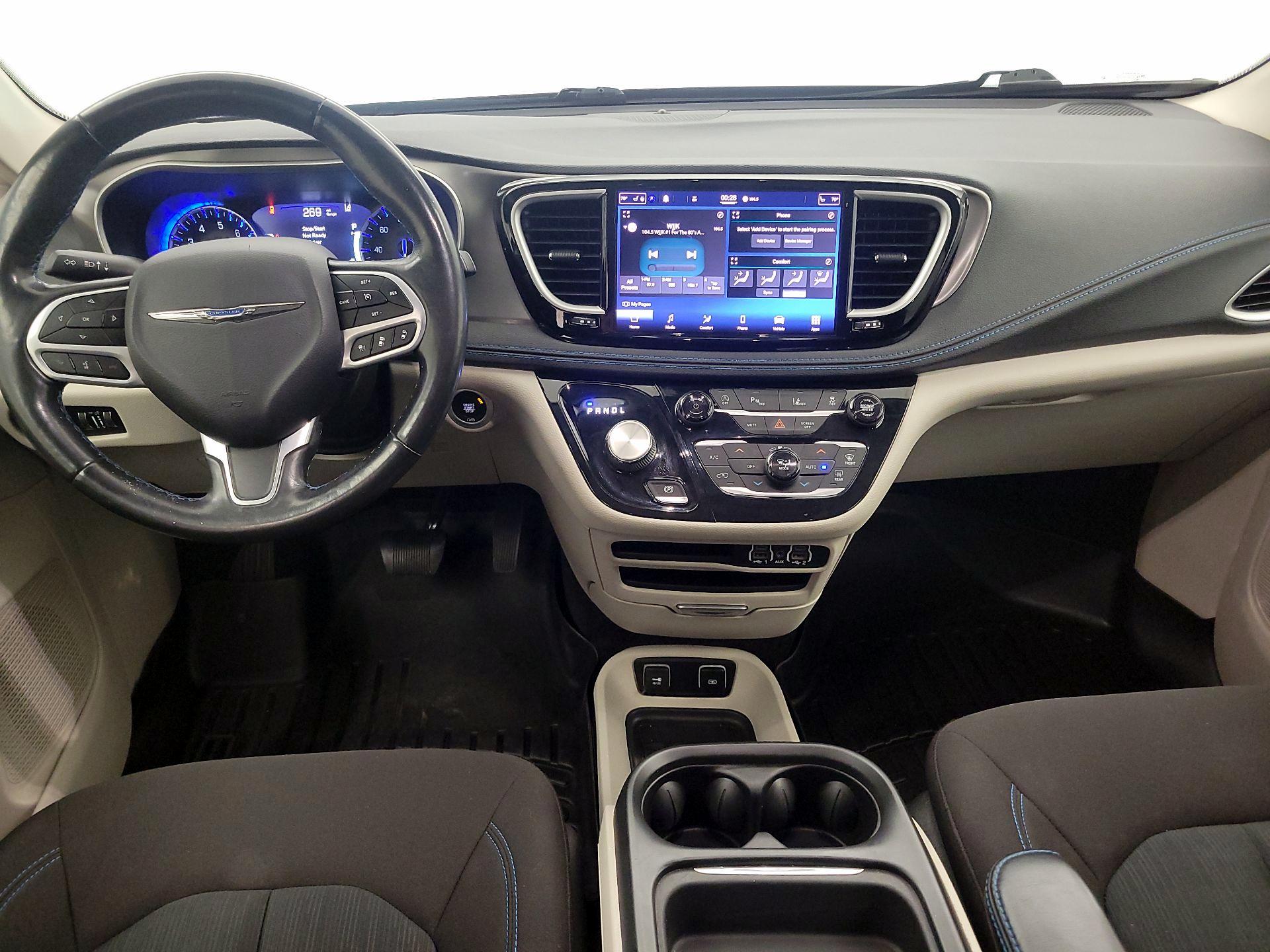 Thumbnail: 2021 Chrysler Pacifica - 9