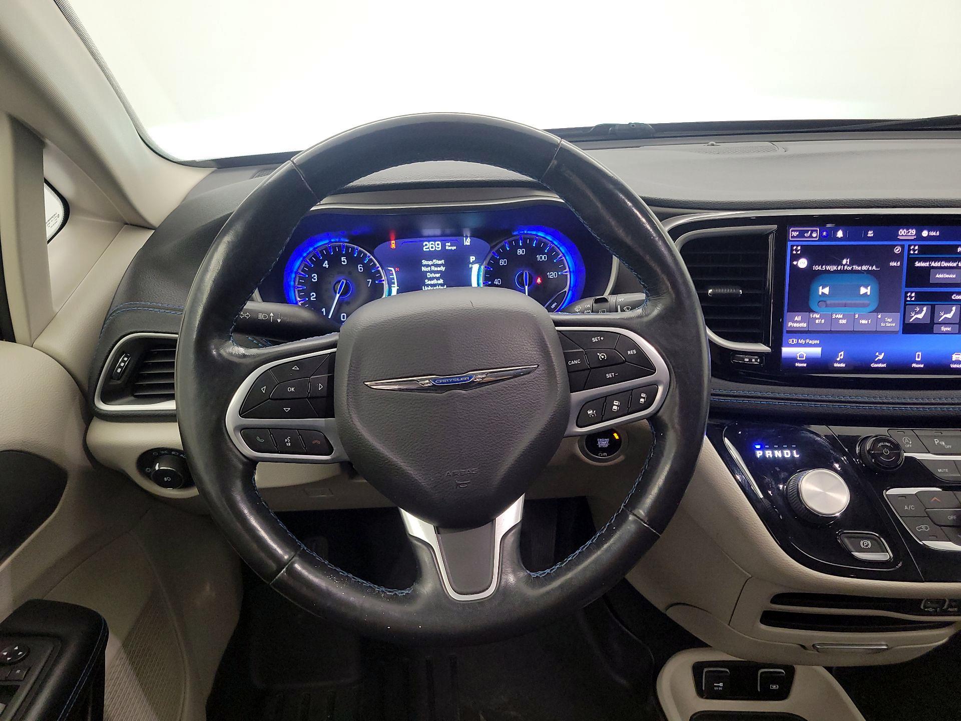 Thumbnail: 2021 Chrysler Pacifica - 10