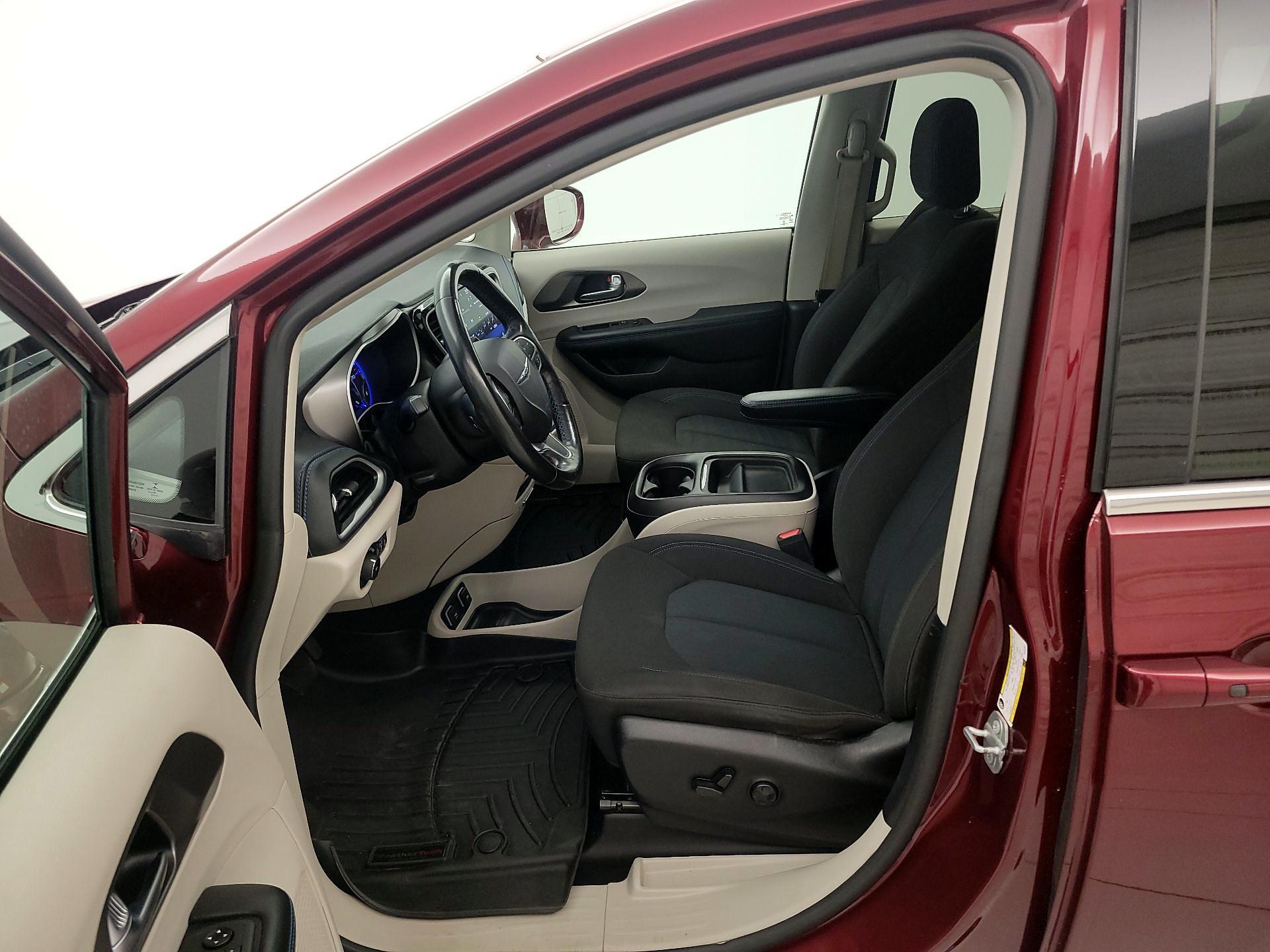 Thumbnail: 2021 Chrysler Pacifica - 11