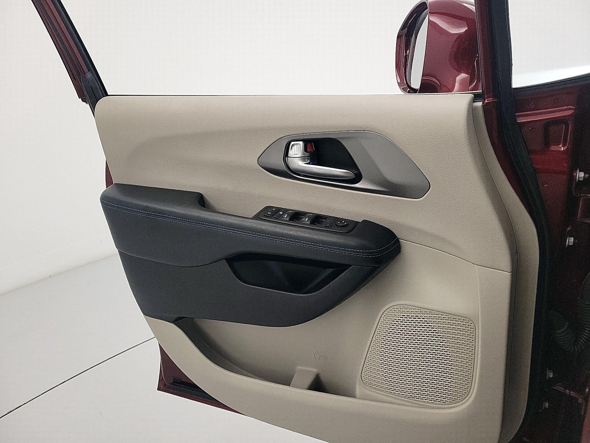 Thumbnail: 2021 Chrysler Pacifica - 12