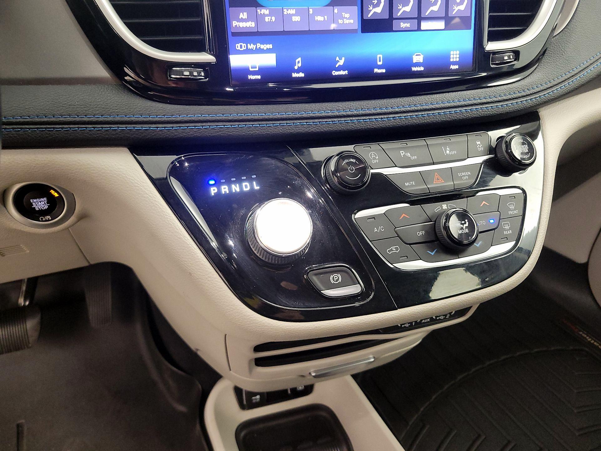 Thumbnail: 2021 Chrysler Pacifica - 17