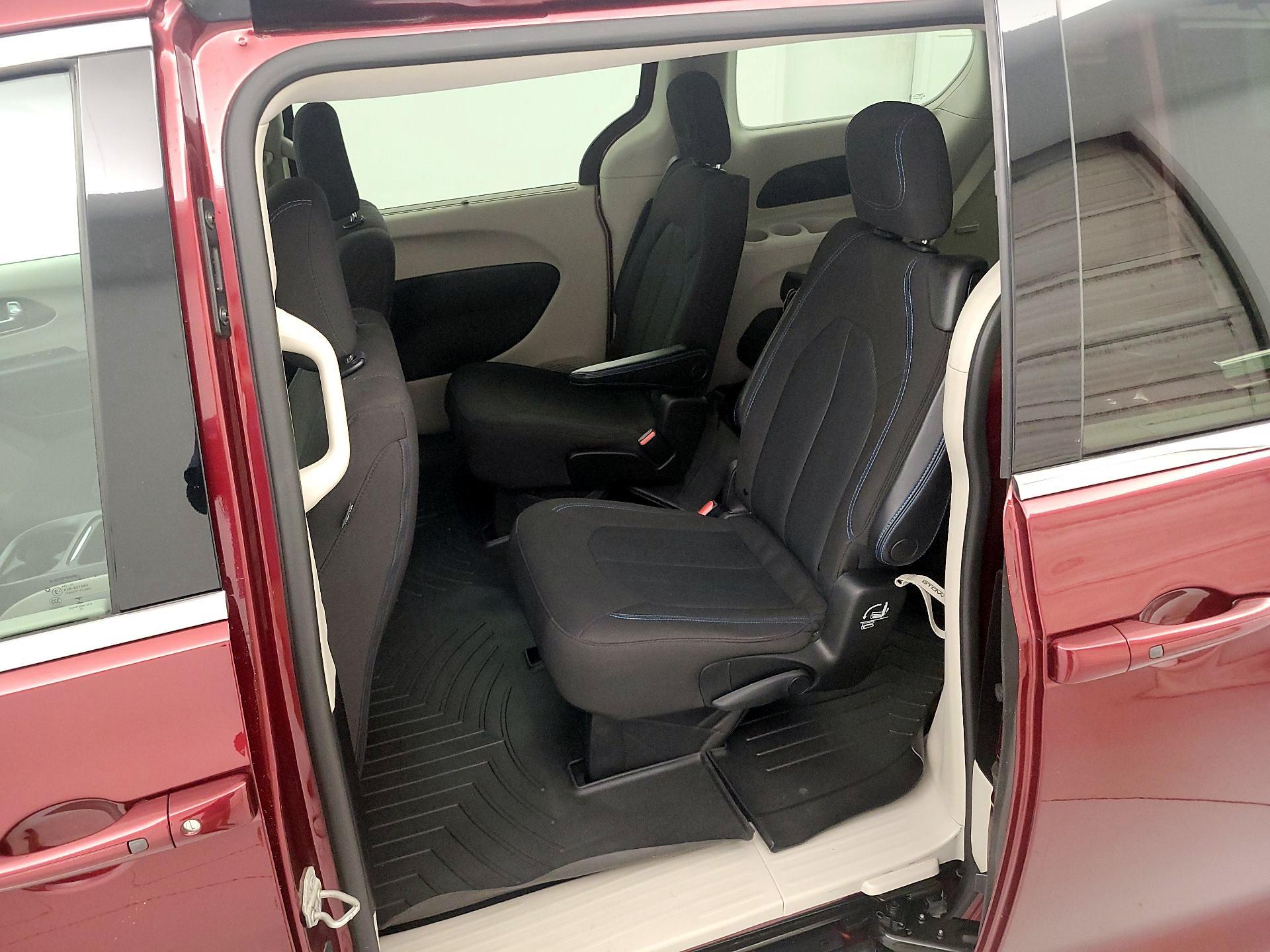 Thumbnail: 2021 Chrysler Pacifica - 19