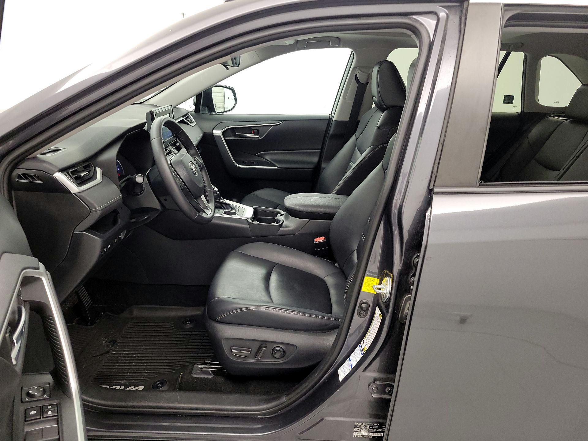 Thumbnail: 2019 Toyota RAV4 - 11