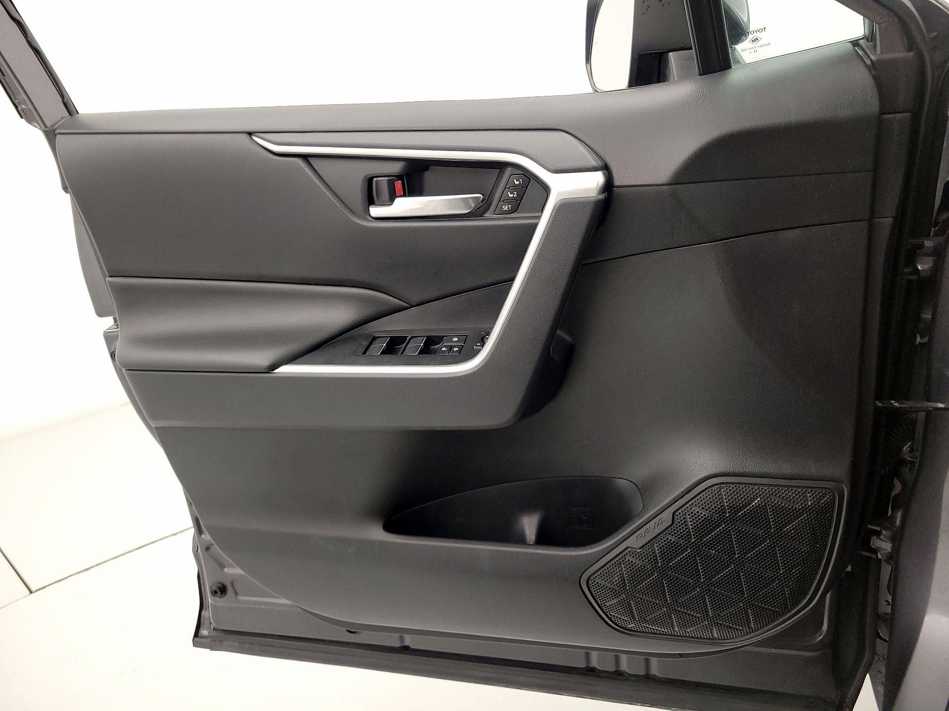 Thumbnail: 2019 Toyota RAV4 - 12