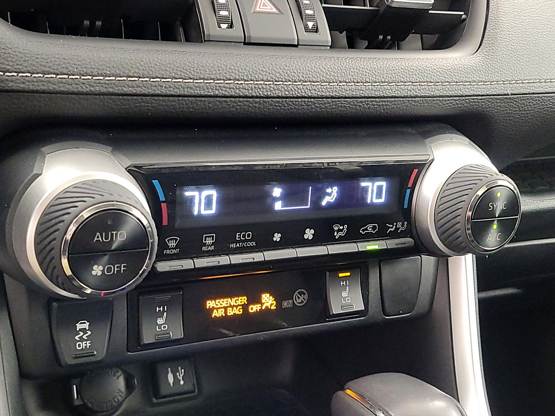 Thumbnail: 2019 Toyota RAV4 - 16