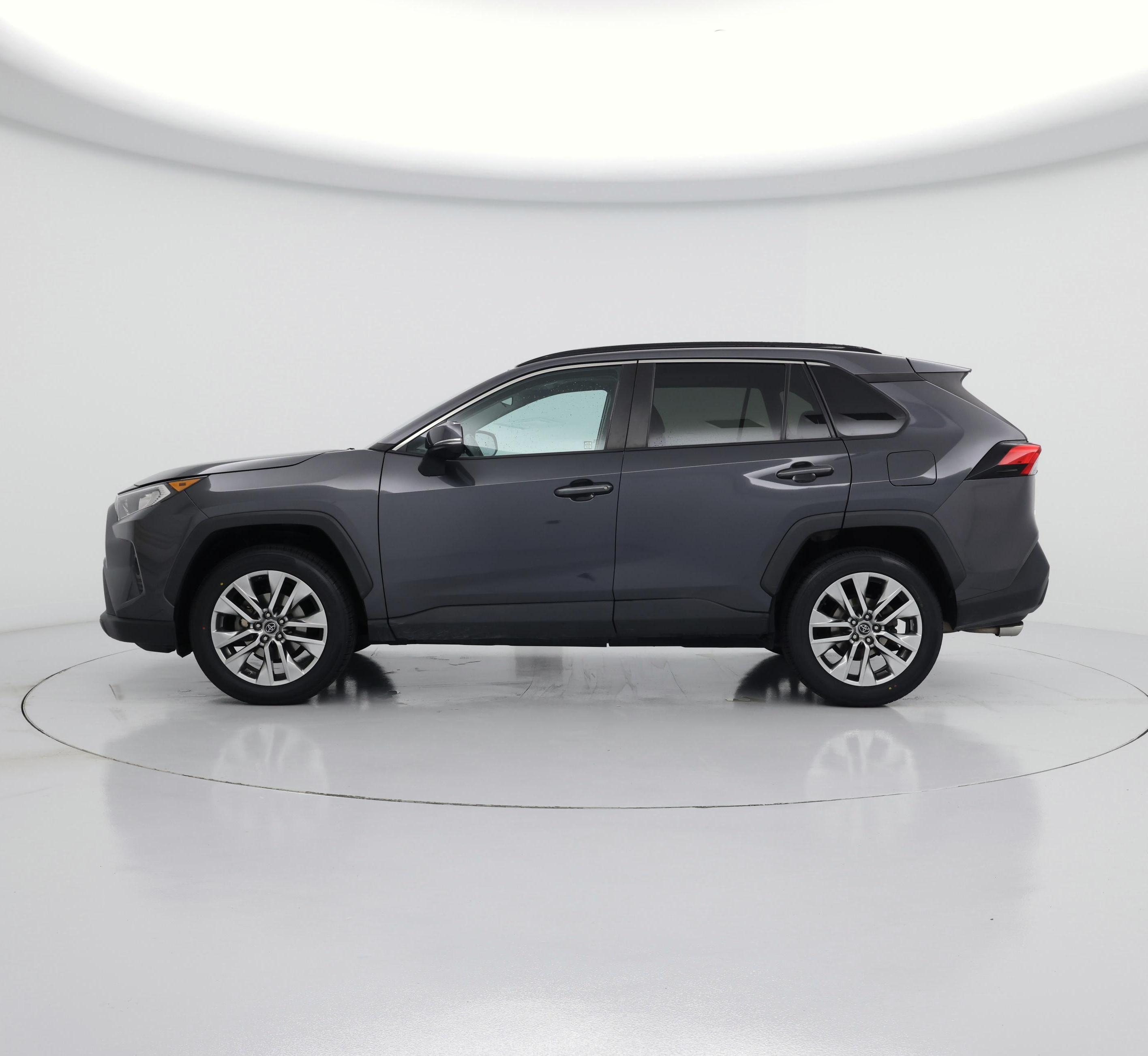 Thumbnail: 2019 Toyota RAV4 - 3
