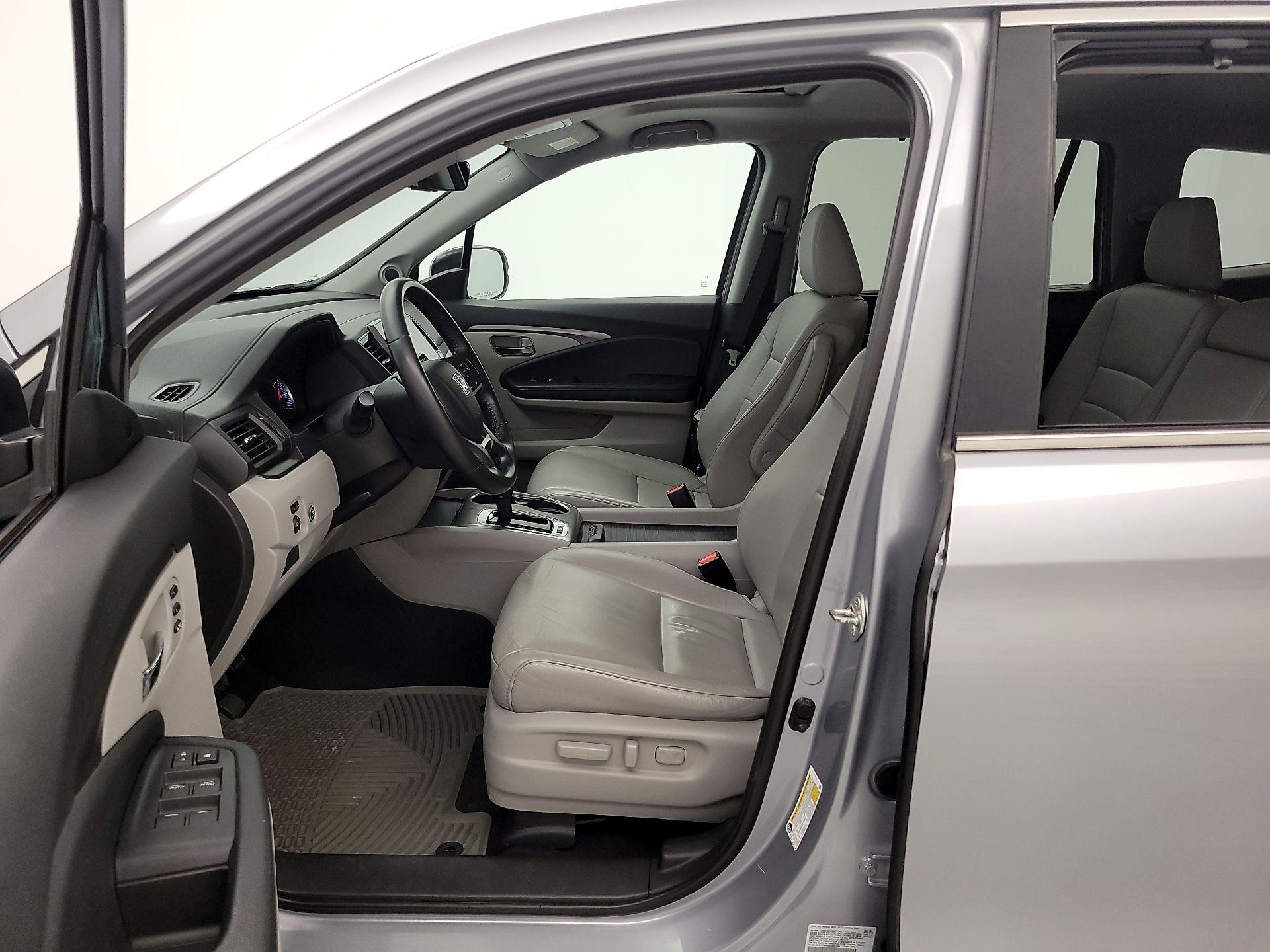Thumbnail: 2019 Honda Pilot - 11