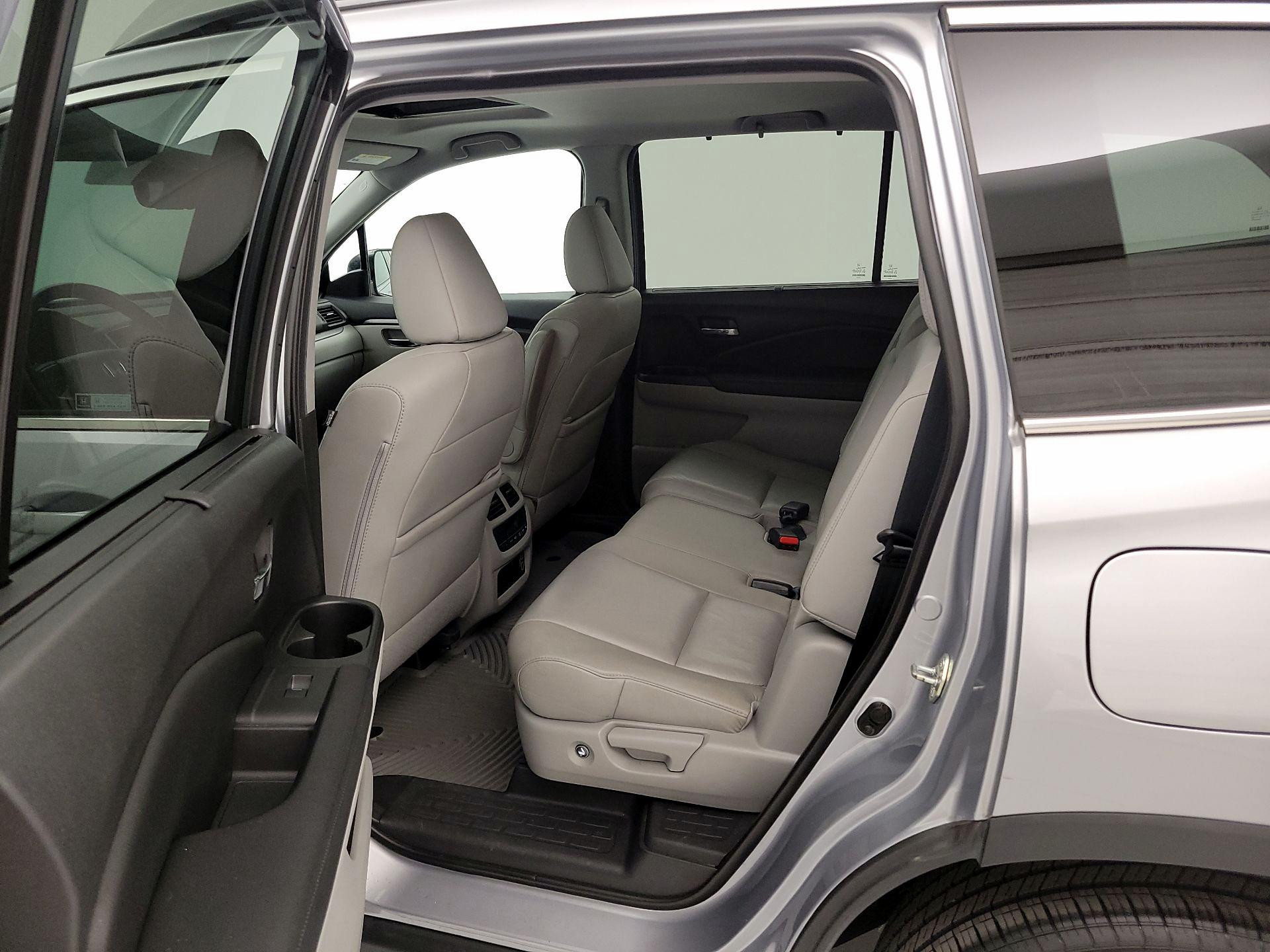Thumbnail: 2019 Honda Pilot - 20