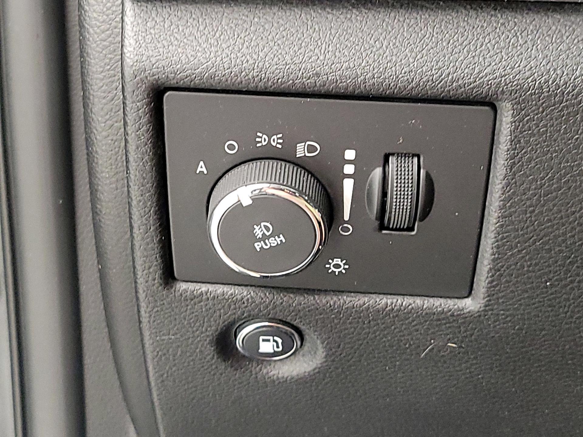 Thumbnail: 2016 Jeep Grand Cherokee - 13