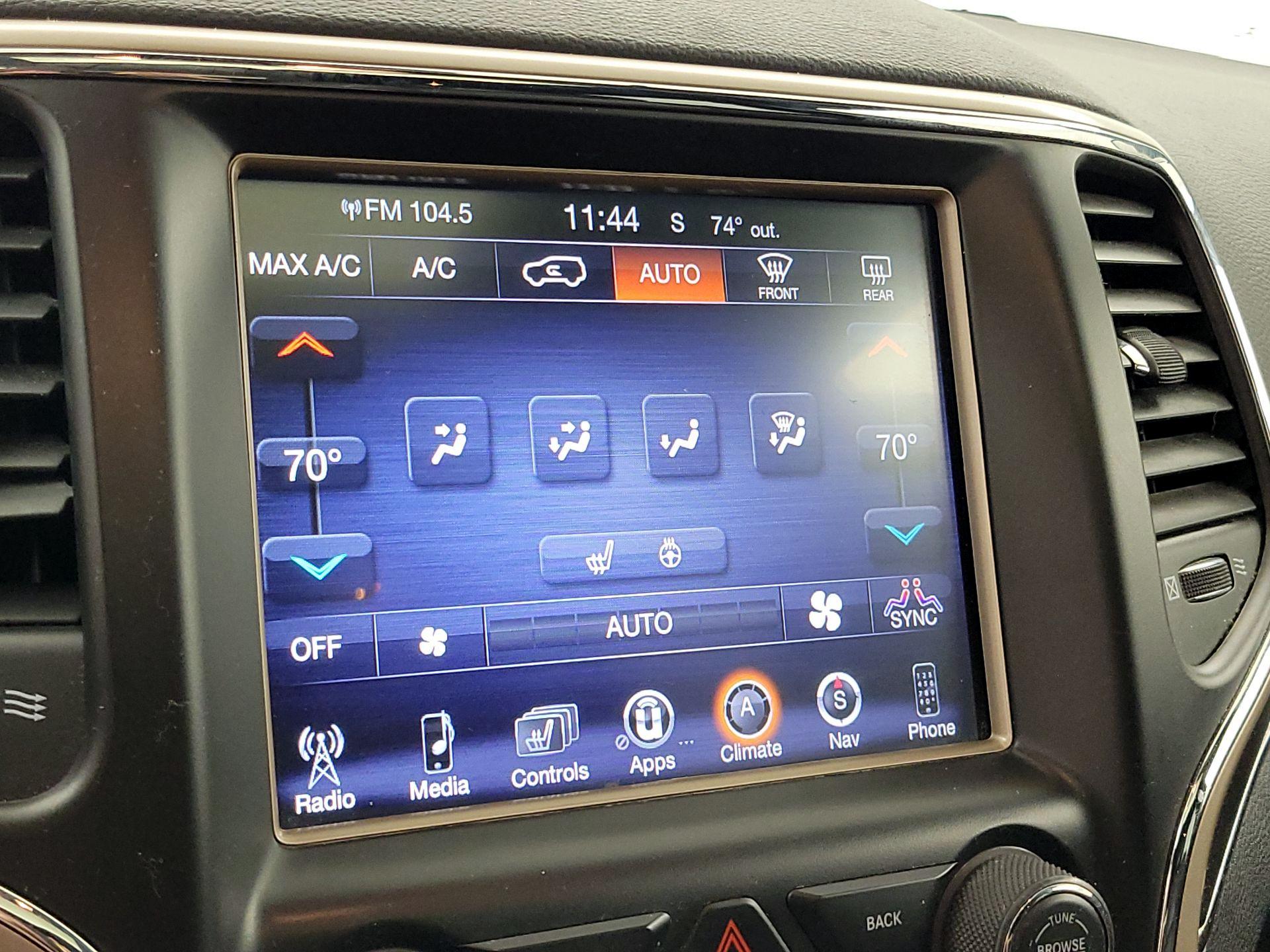 Thumbnail: 2016 Jeep Grand Cherokee - 17