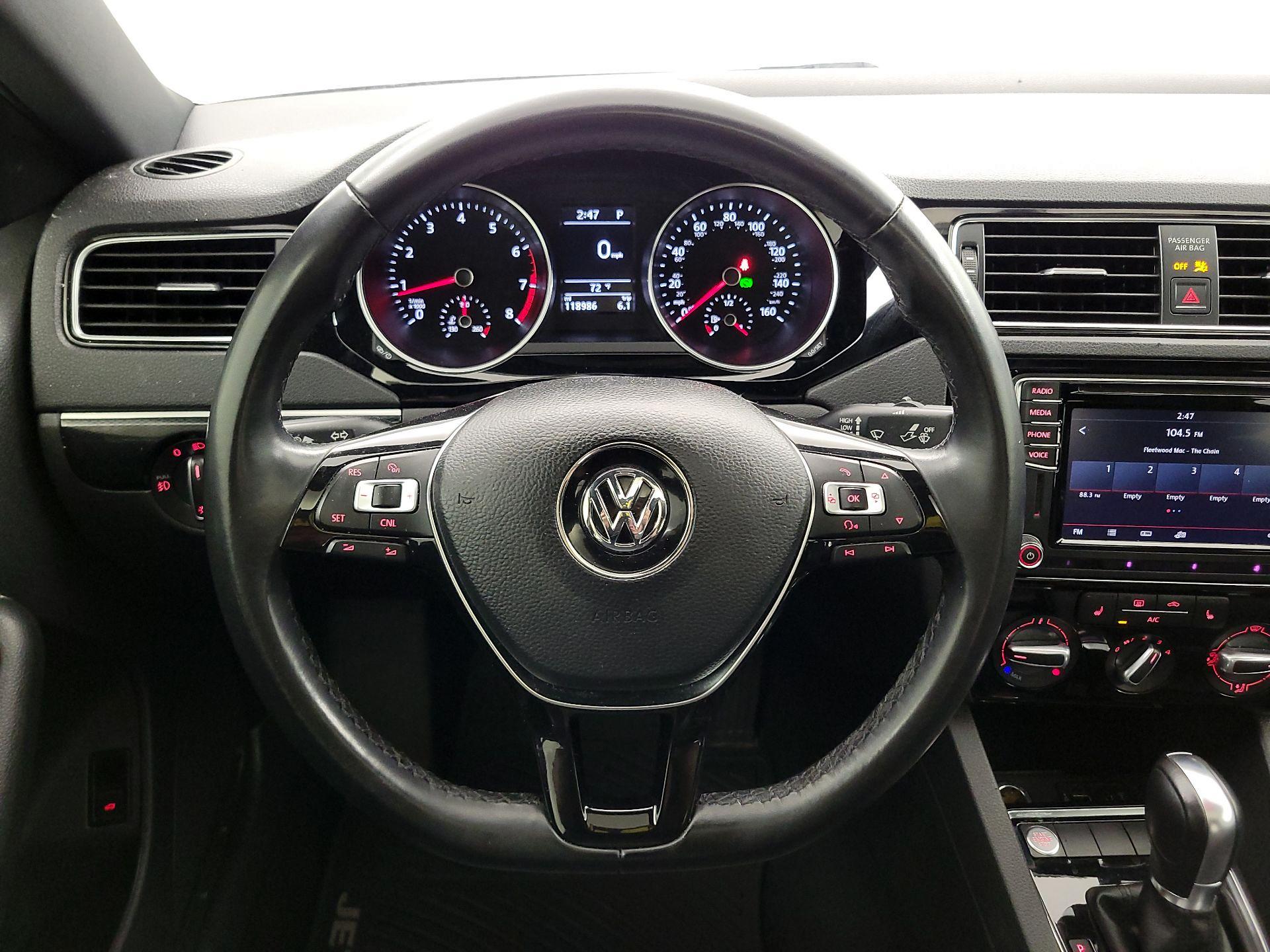 Thumbnail: 2018 Volkswagen Jetta - 10