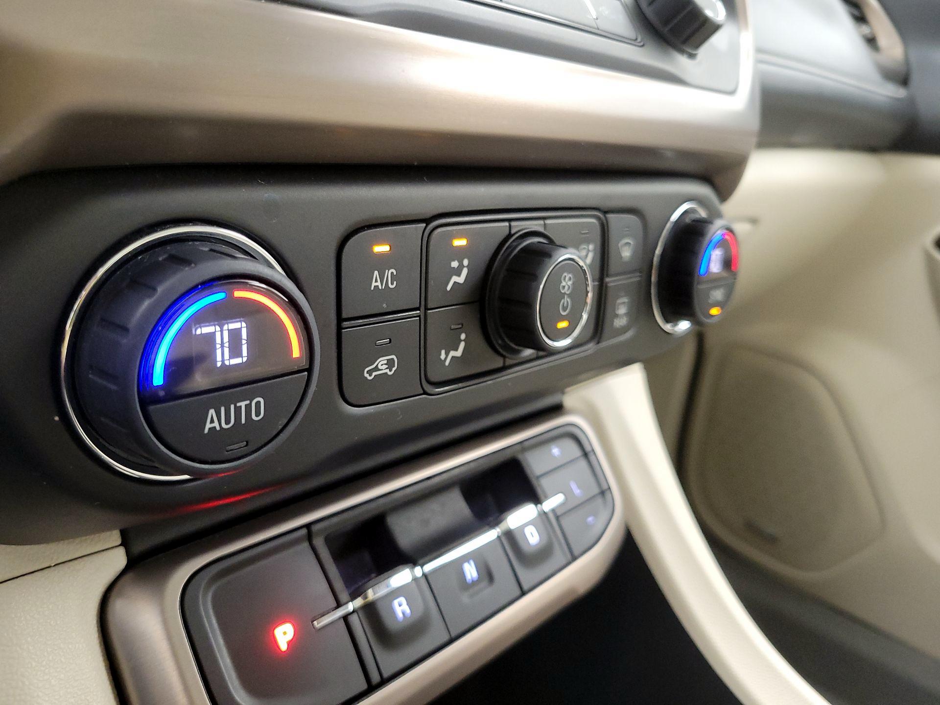 Thumbnail: 2022 GMC Acadia - 17