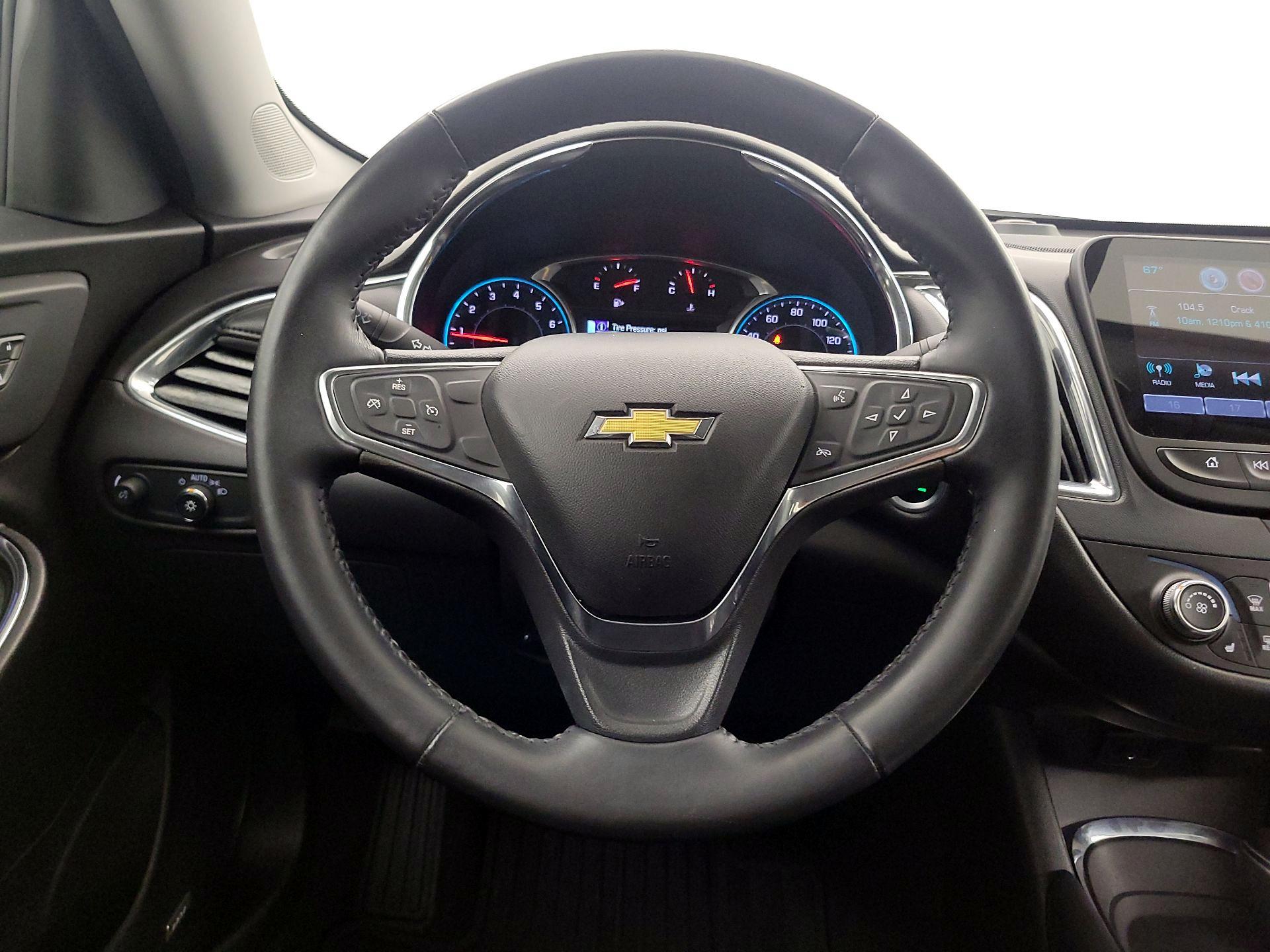 Thumbnail: 2017 Chevrolet Malibu - 10