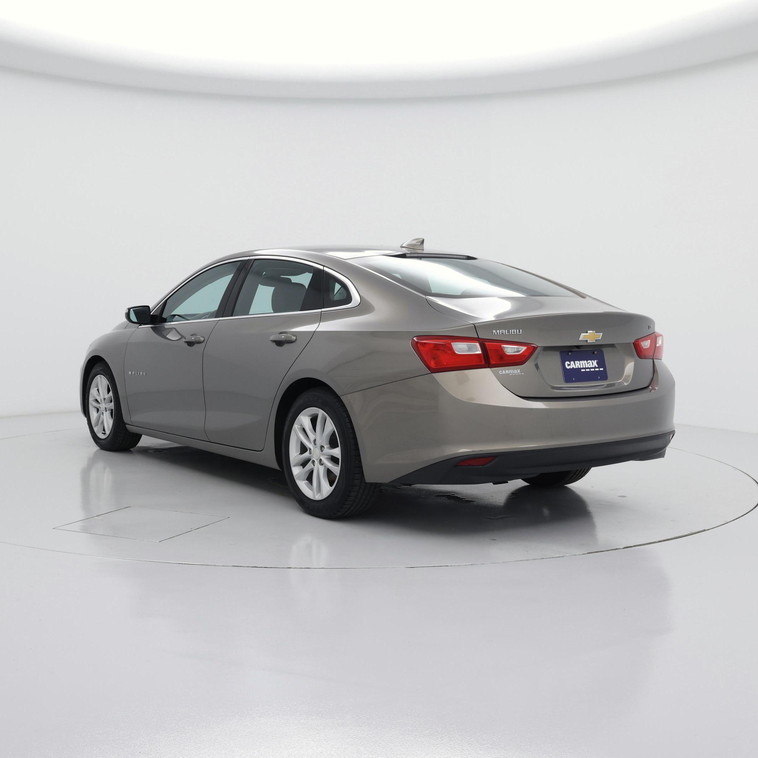 Thumbnail: 2017 Chevrolet Malibu - 2
