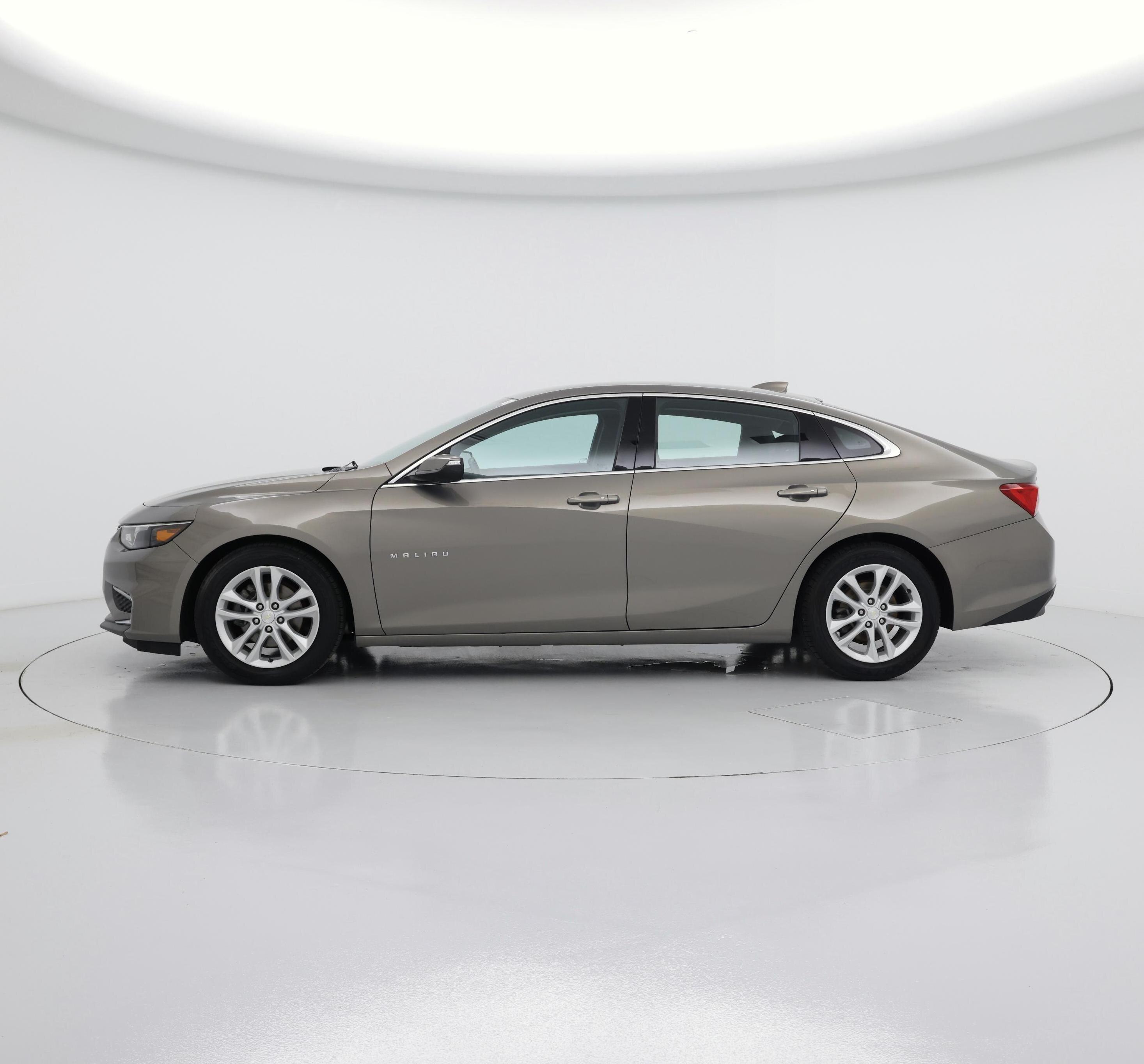 Thumbnail: 2017 Chevrolet Malibu - 3
