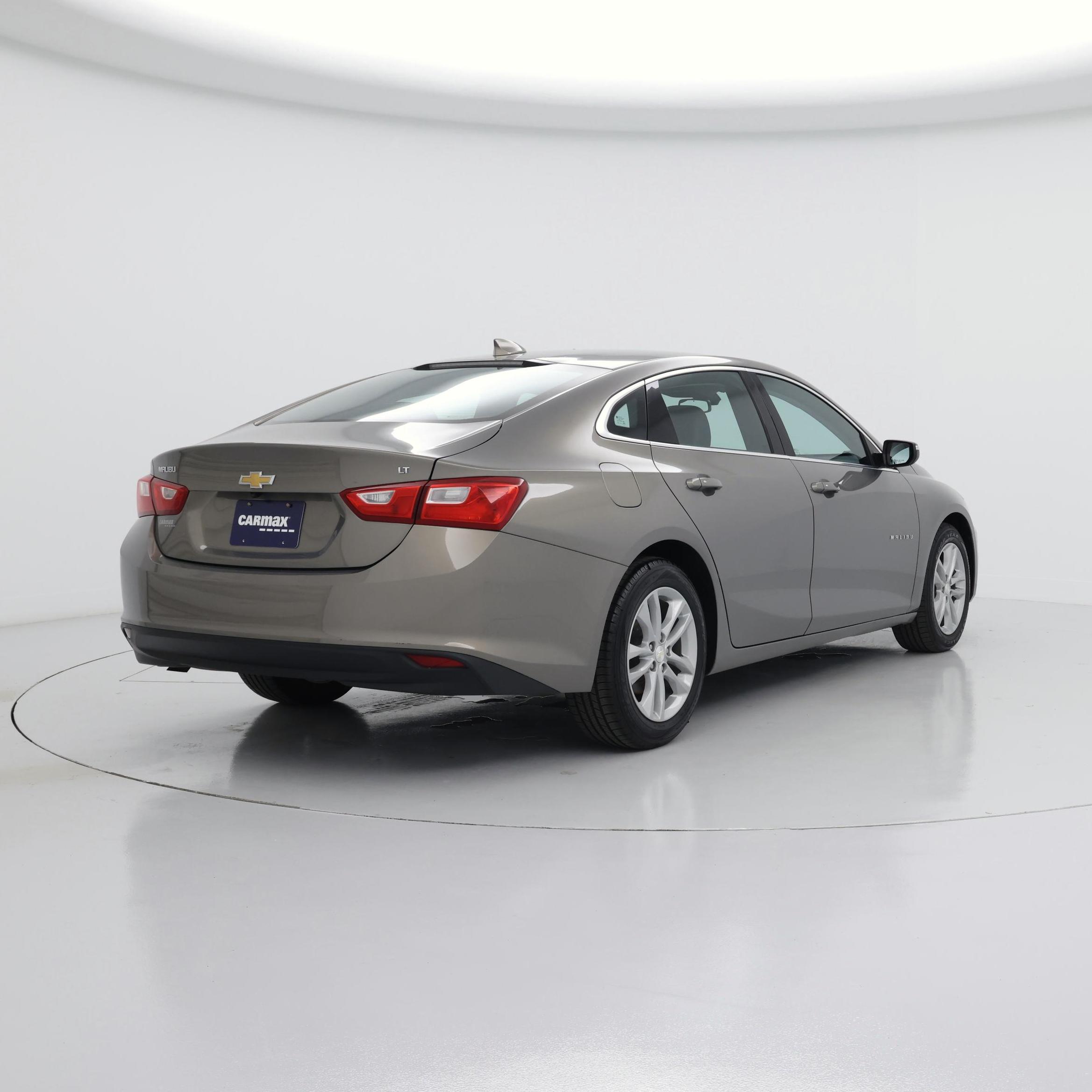 Thumbnail: 2017 Chevrolet Malibu - 8