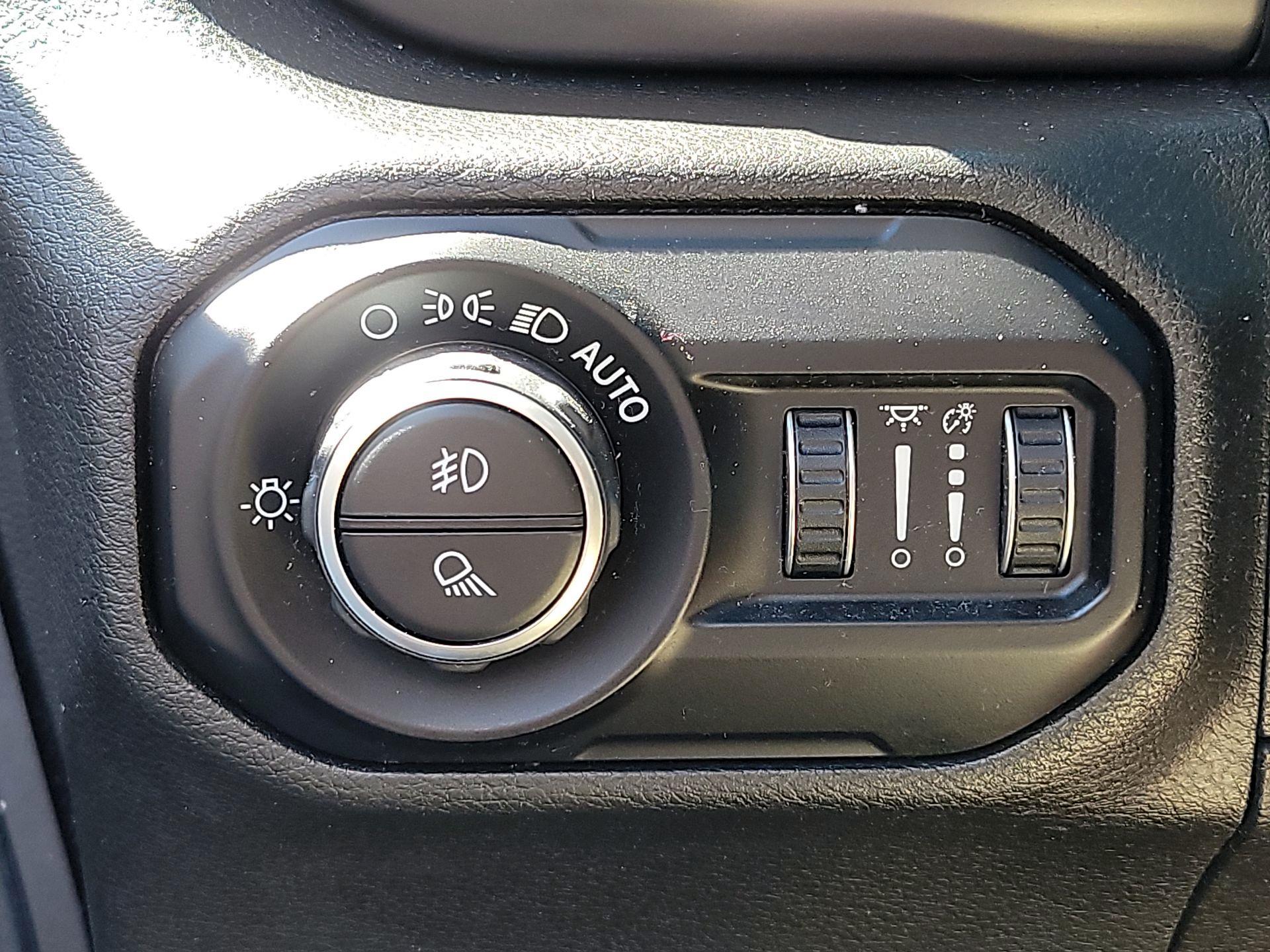 Thumbnail: 2020 Jeep Gladiator - 11