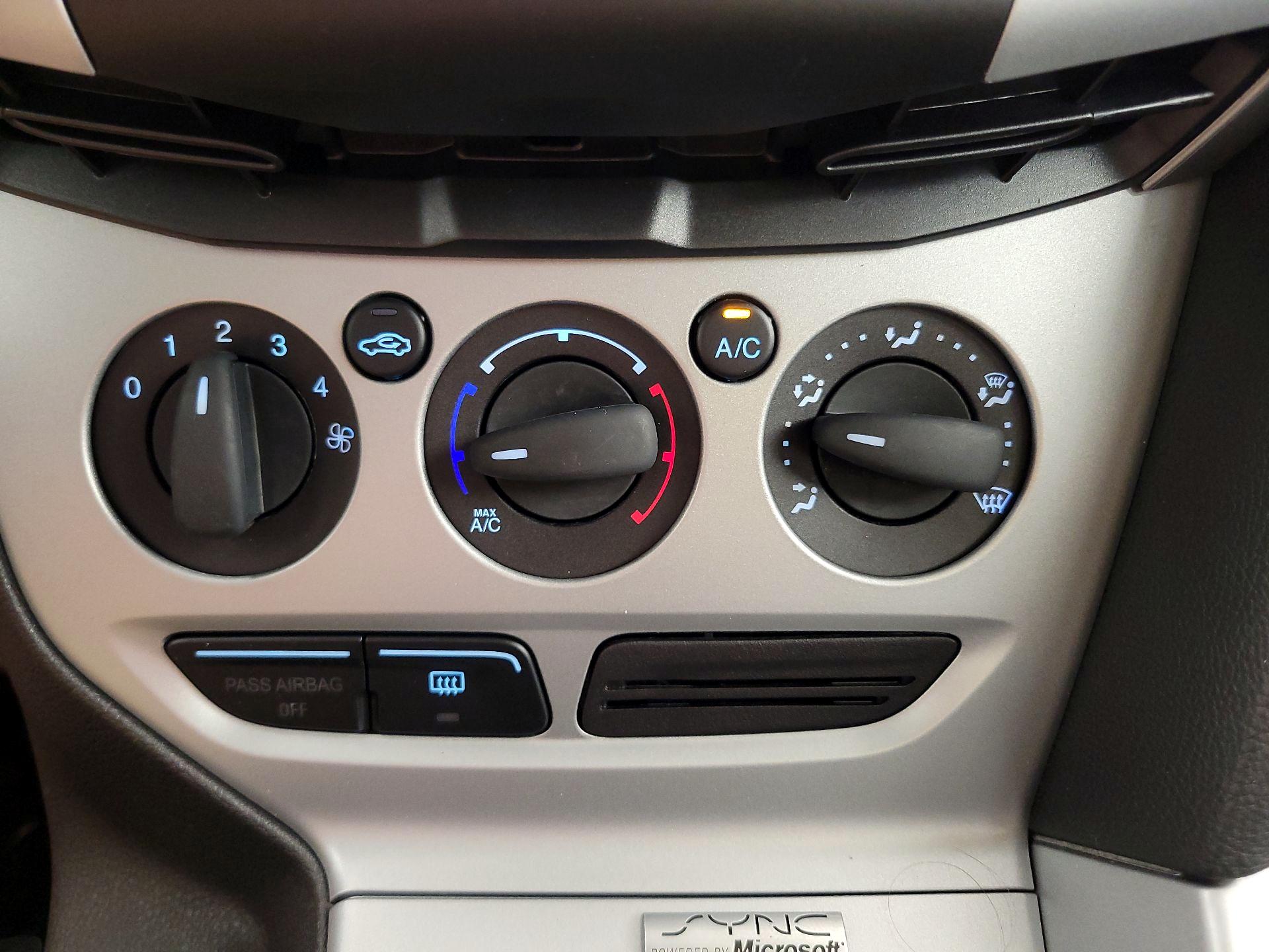 Thumbnail: 2014 Ford Focus - 15