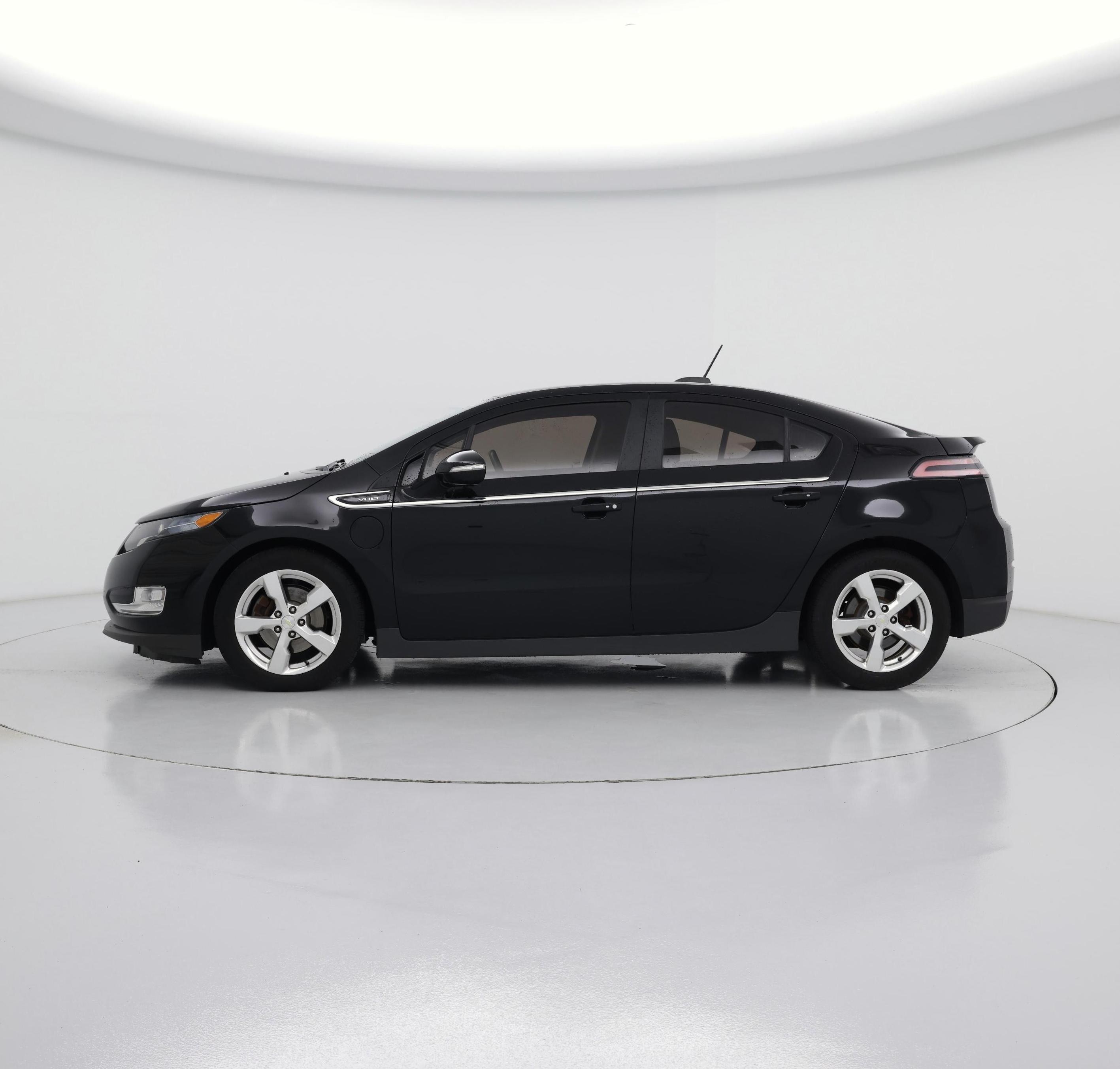 Thumbnail: 2015 Chevrolet Volt - 3