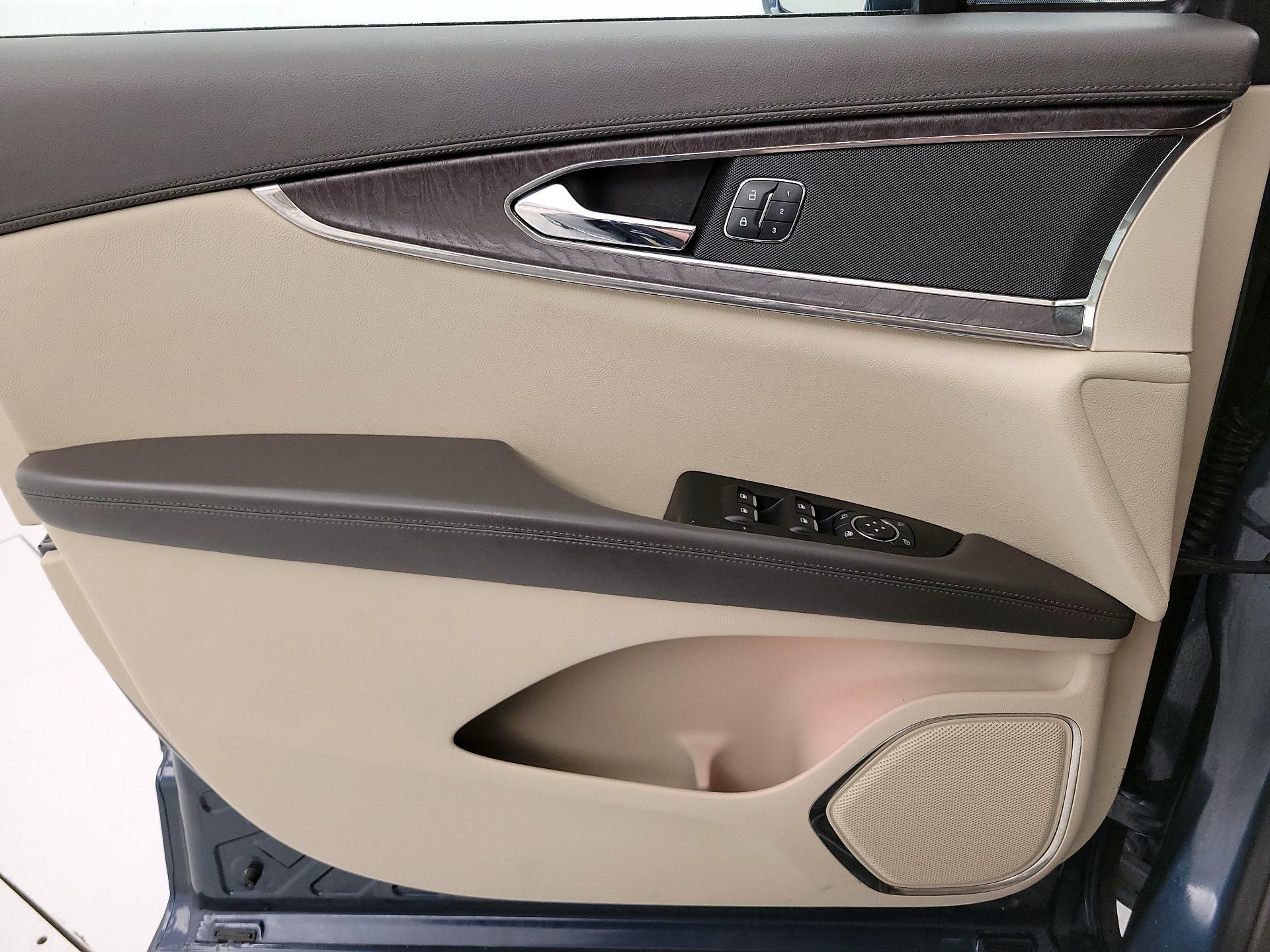 Thumbnail: 2016 Lincoln MKX - 12
