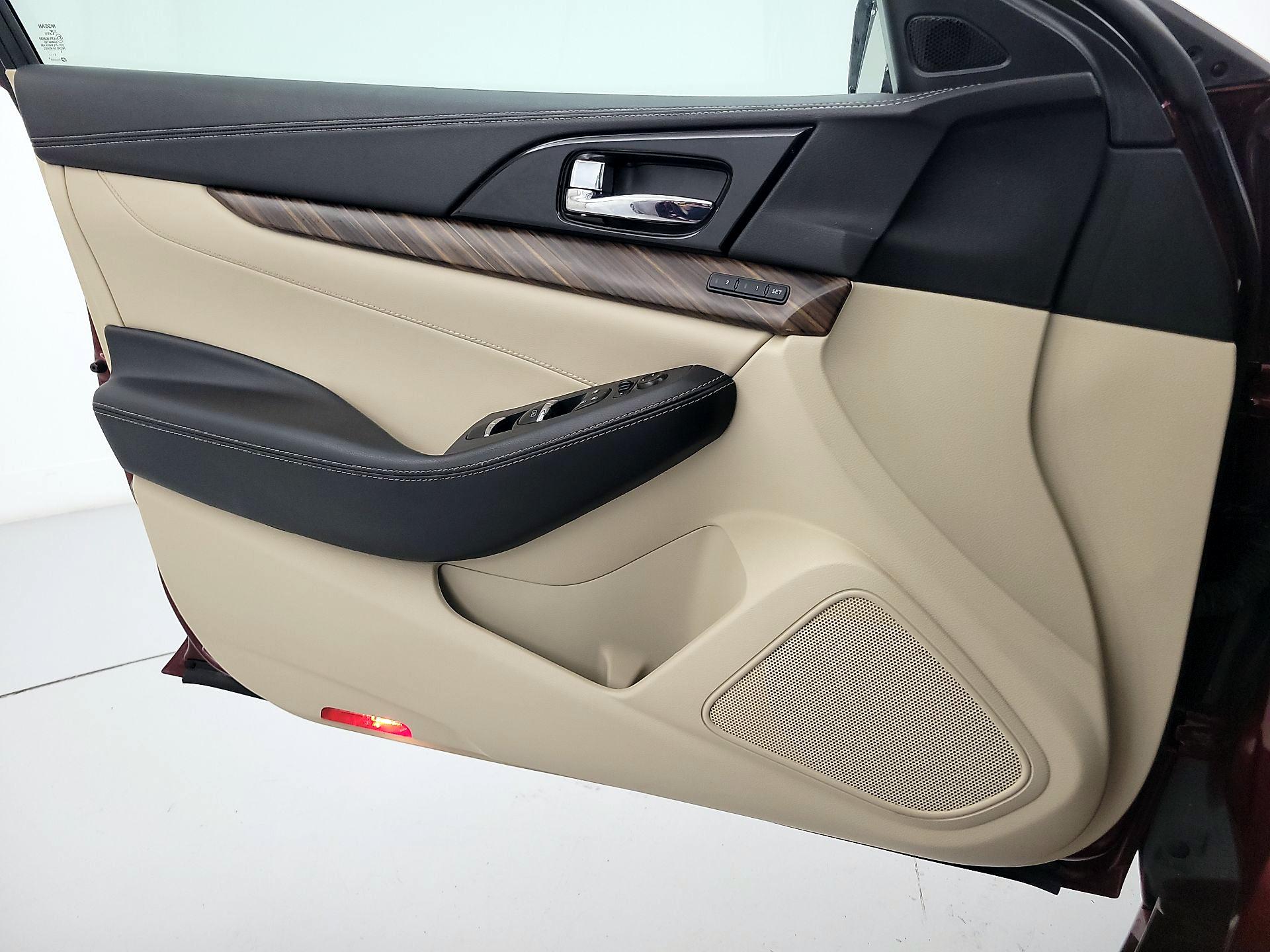 Thumbnail: 2016 Nissan Maxima - 12