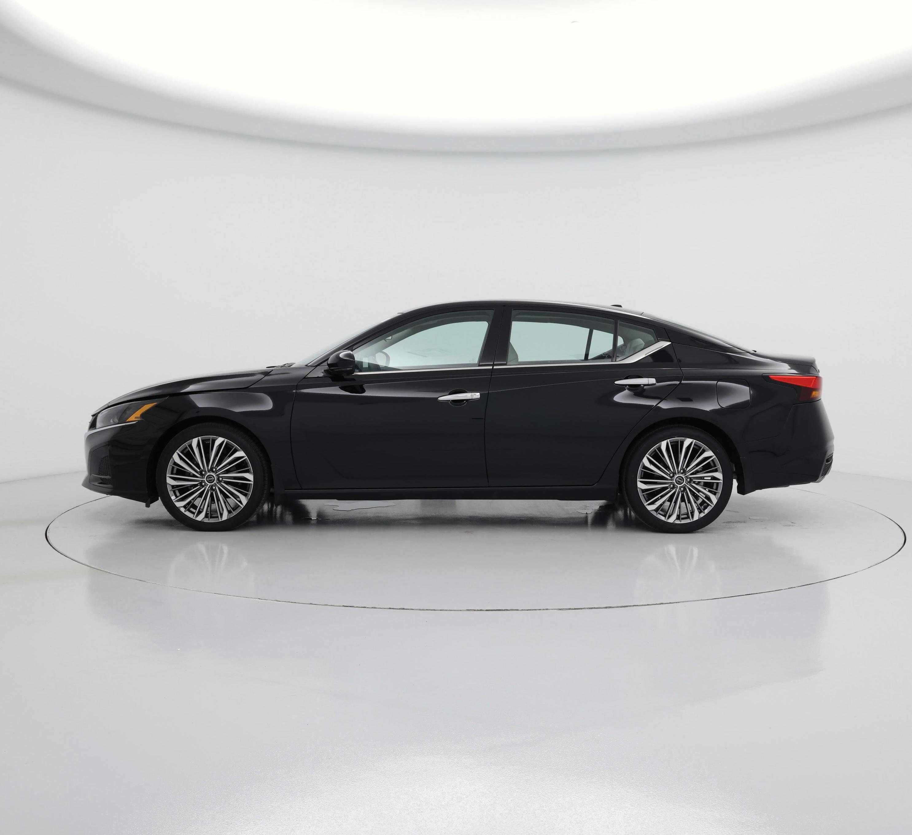 Thumbnail: 2025 Nissan Altima - 3