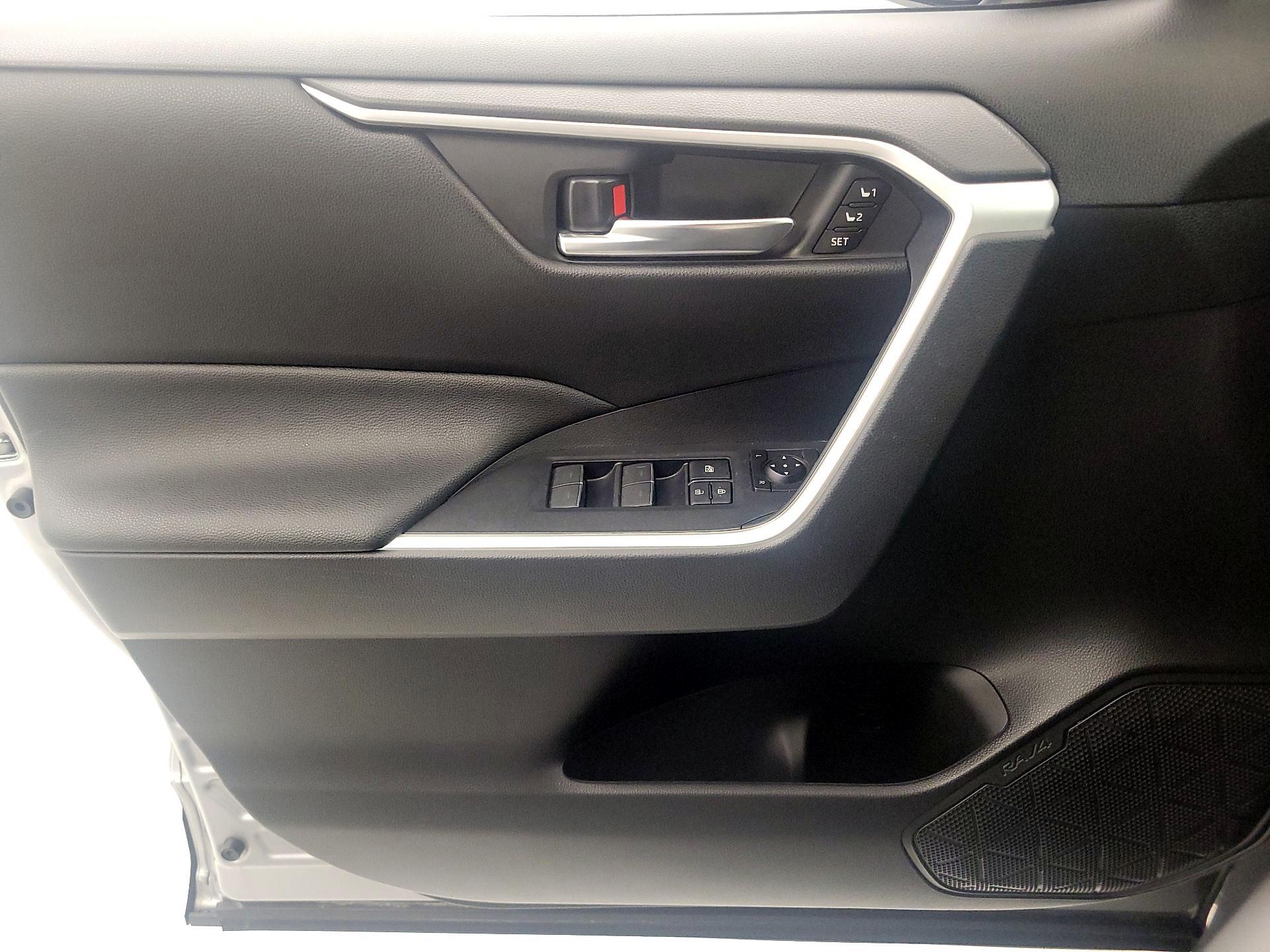 Thumbnail: 2022 Toyota RAV4 - 12