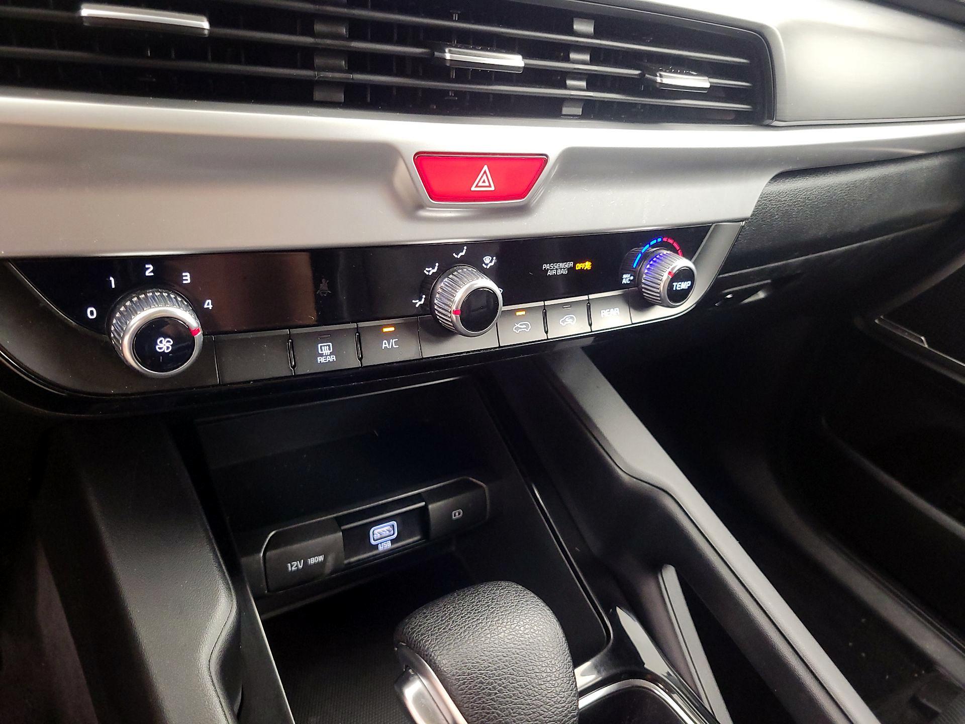 Thumbnail: 2020 Kia Telluride - 16