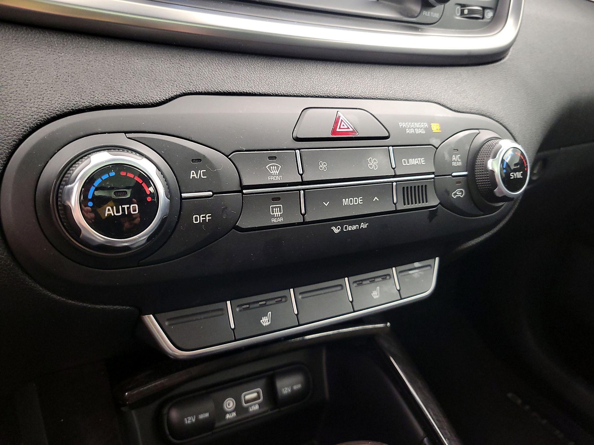 Thumbnail: 2018 Kia Sorento - 16