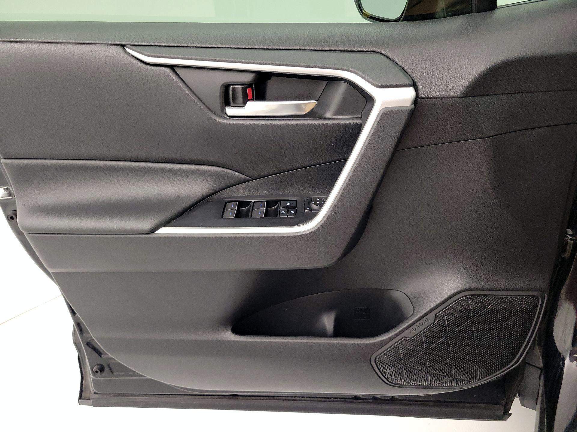 Thumbnail: 2022 Toyota RAV4 - 12