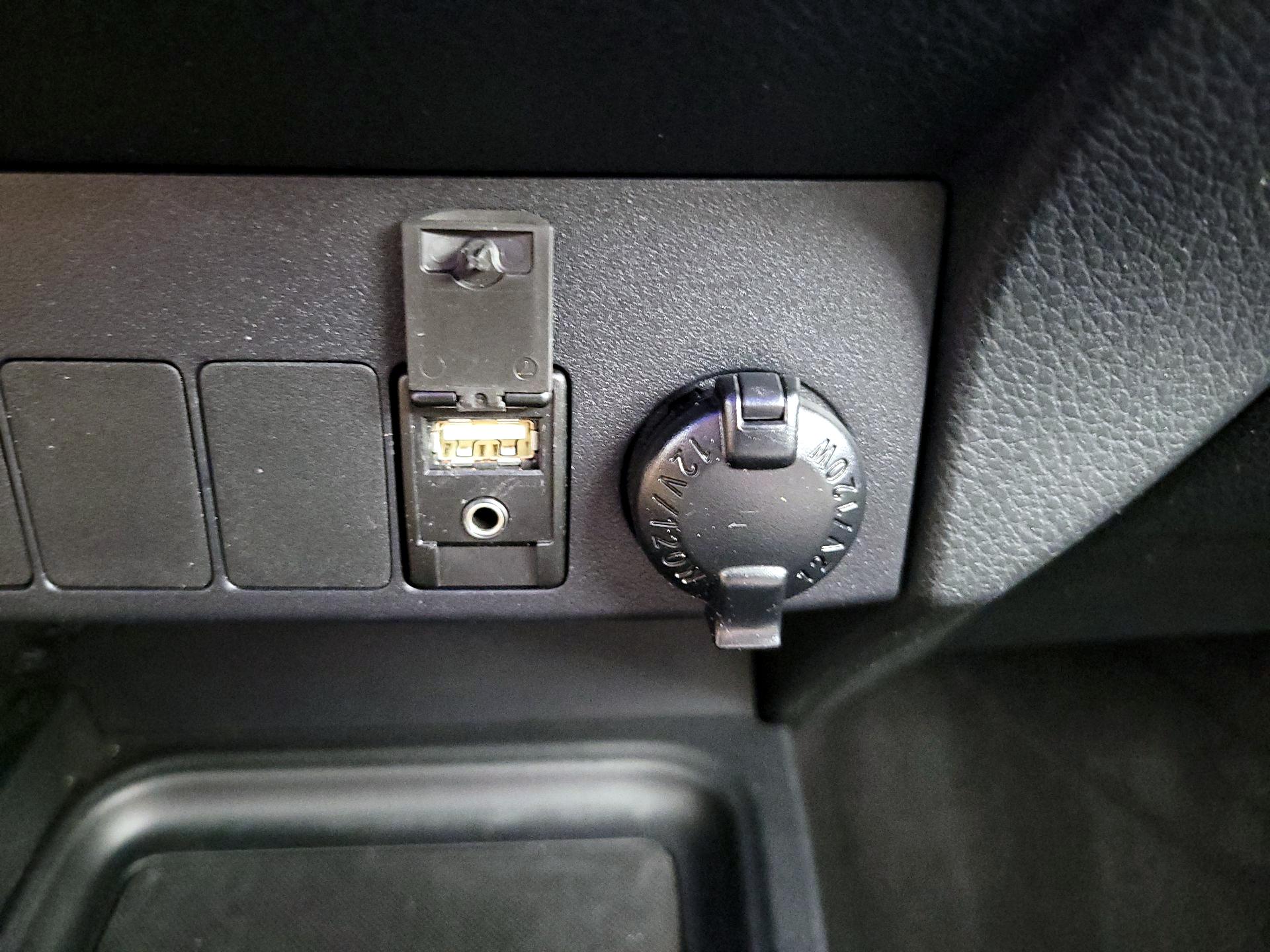 Thumbnail: 2018 Toyota RAV4 - 18