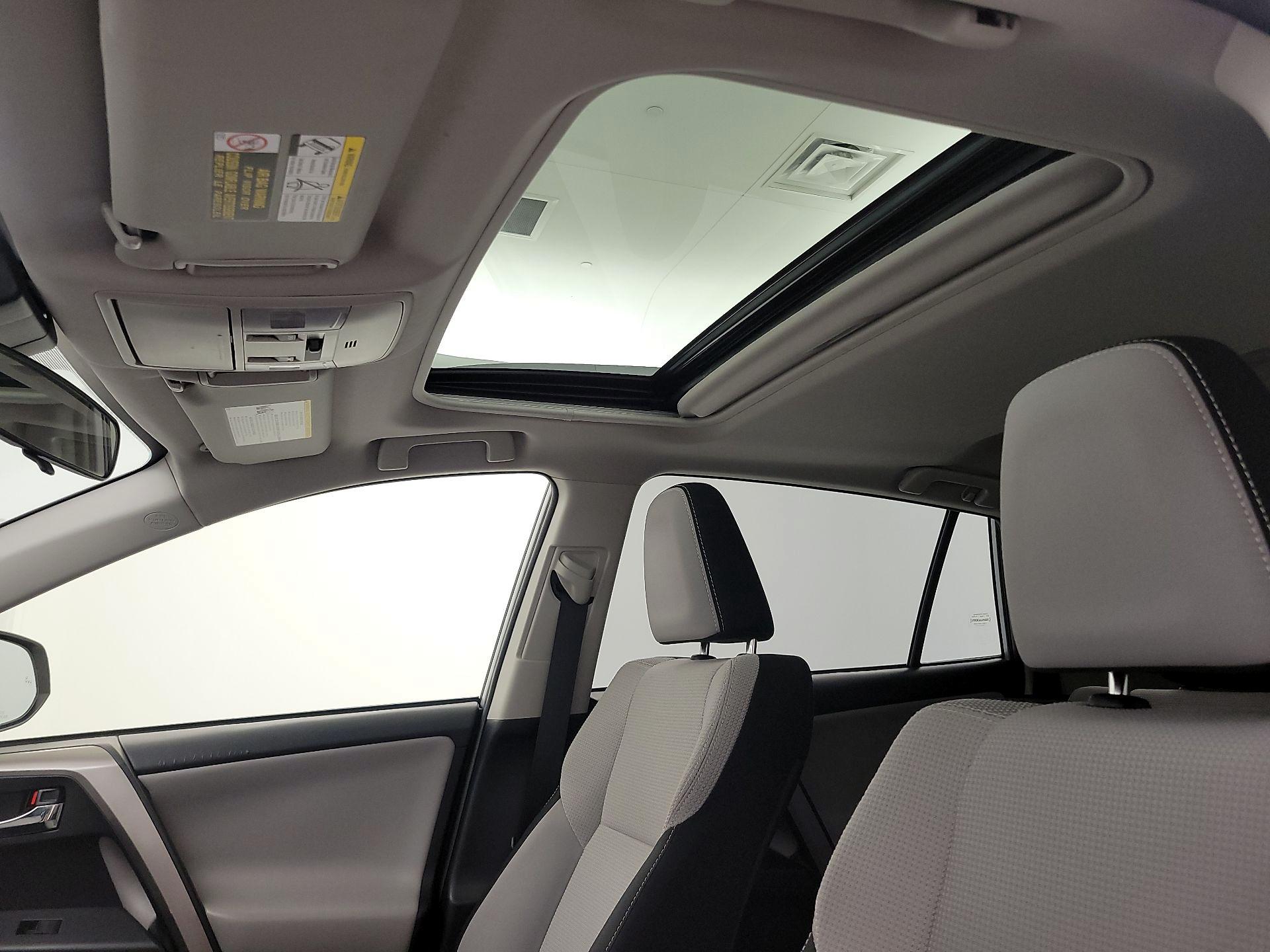 Thumbnail: 2018 Toyota RAV4 - 19