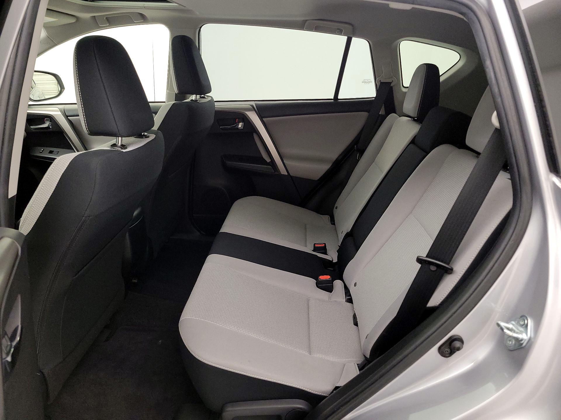 Thumbnail: 2018 Toyota RAV4 - 20
