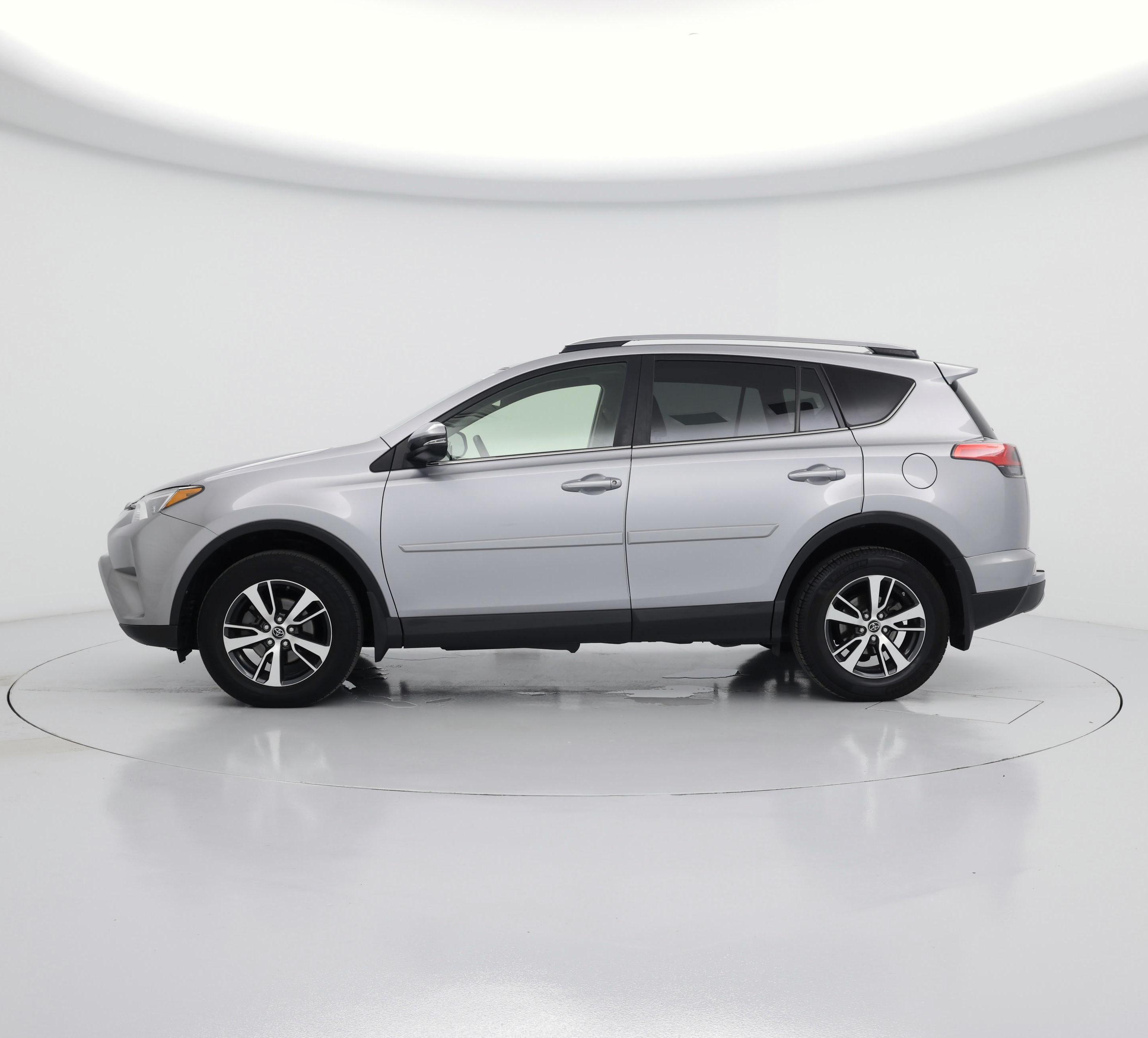 Thumbnail: 2018 Toyota RAV4 - 3