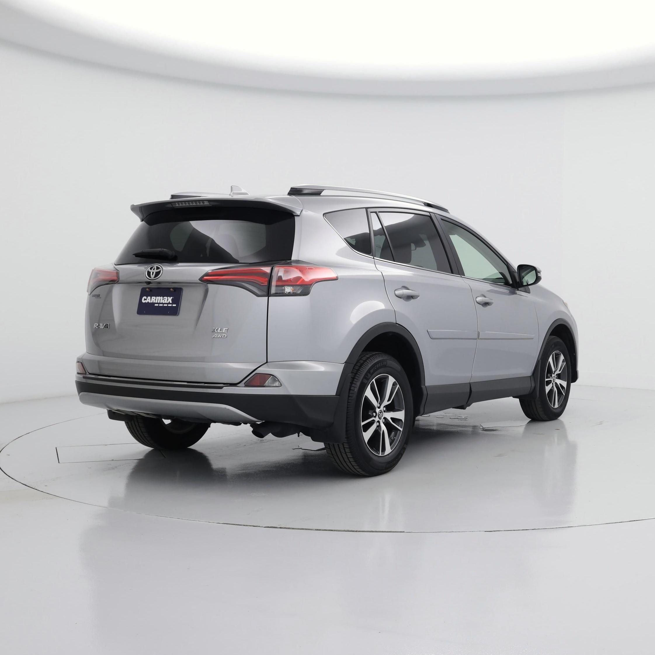Thumbnail: 2018 Toyota RAV4 - 8