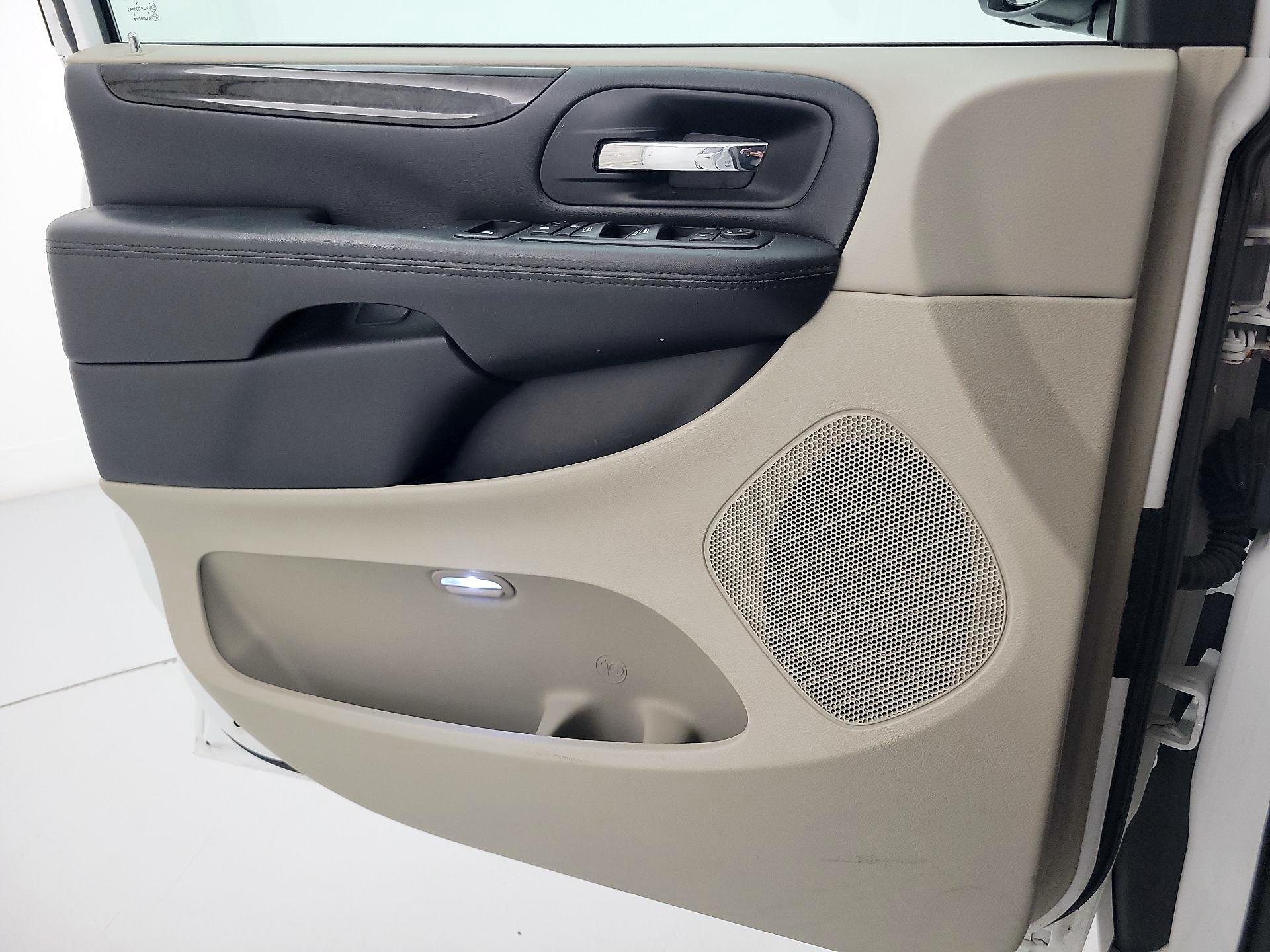 Thumbnail: 2019 Dodge Grand Caravan - 12