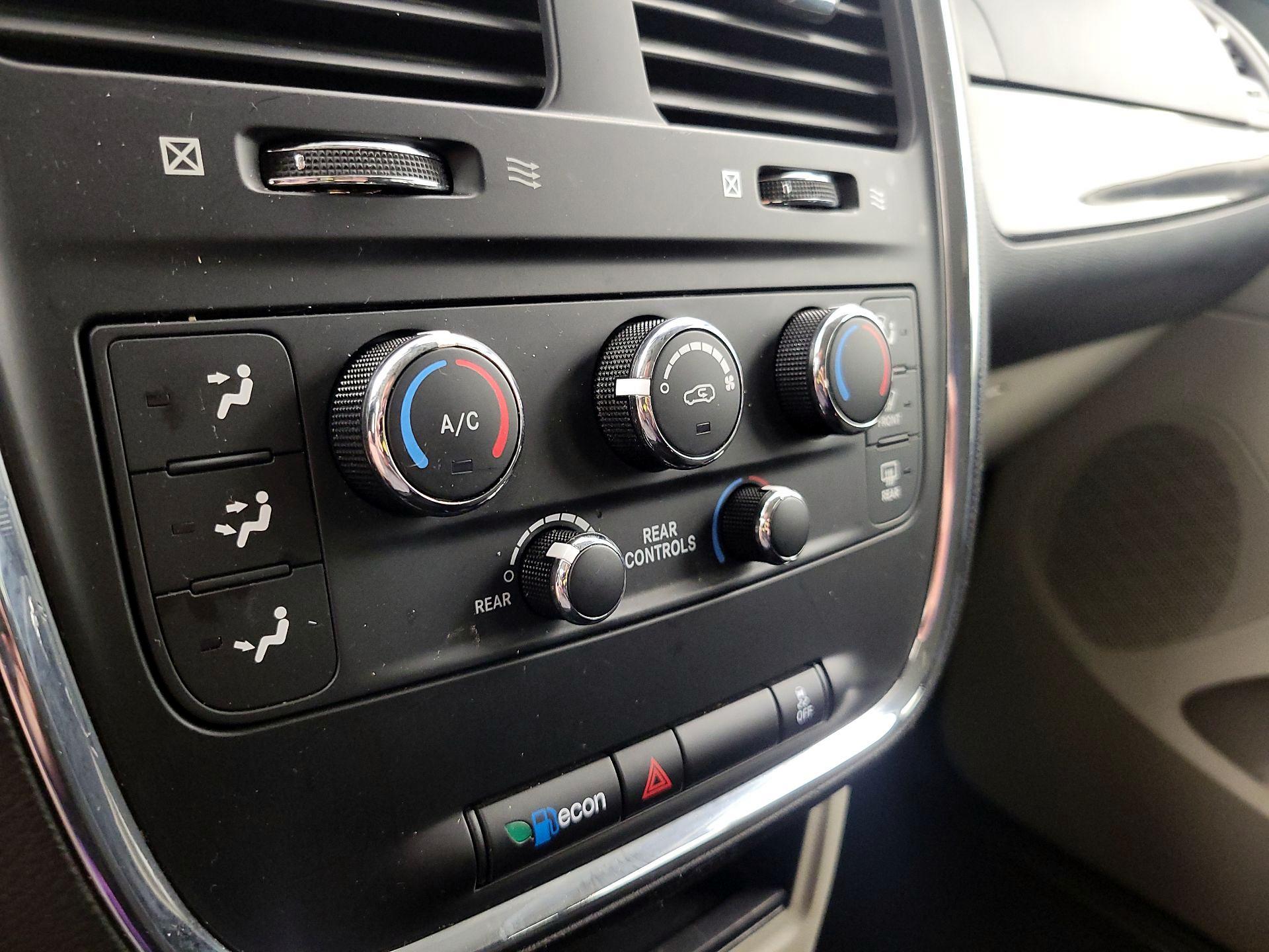 Thumbnail: 2019 Dodge Grand Caravan - 16