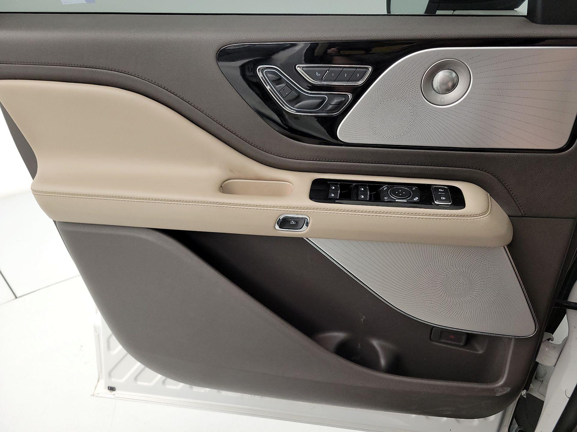 Thumbnail: 2020 Lincoln Aviator - 12