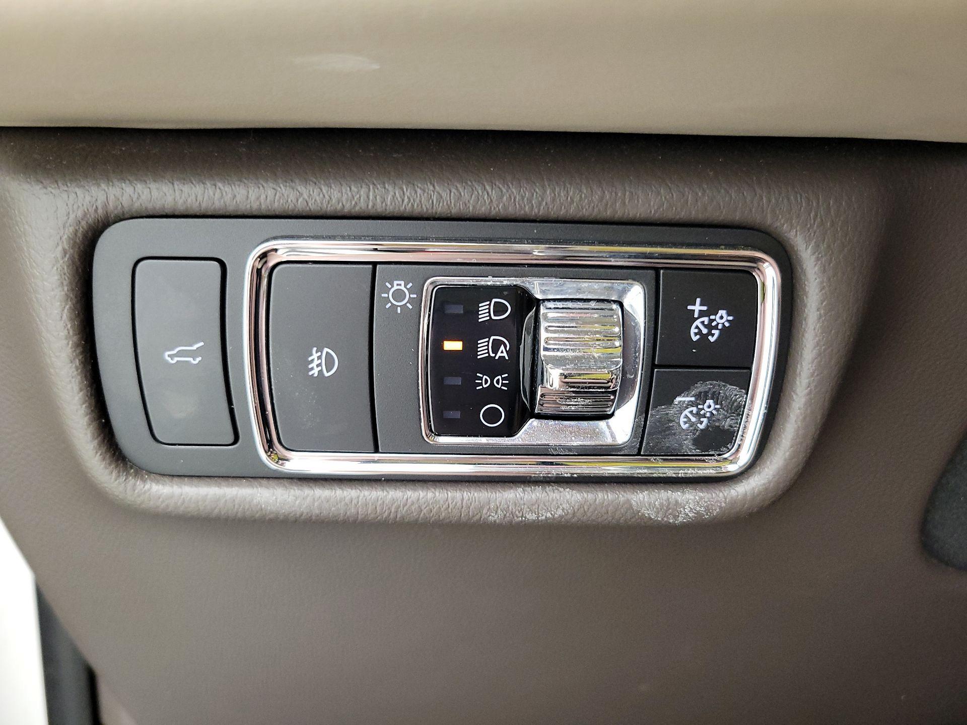Thumbnail: 2020 Lincoln Aviator - 13
