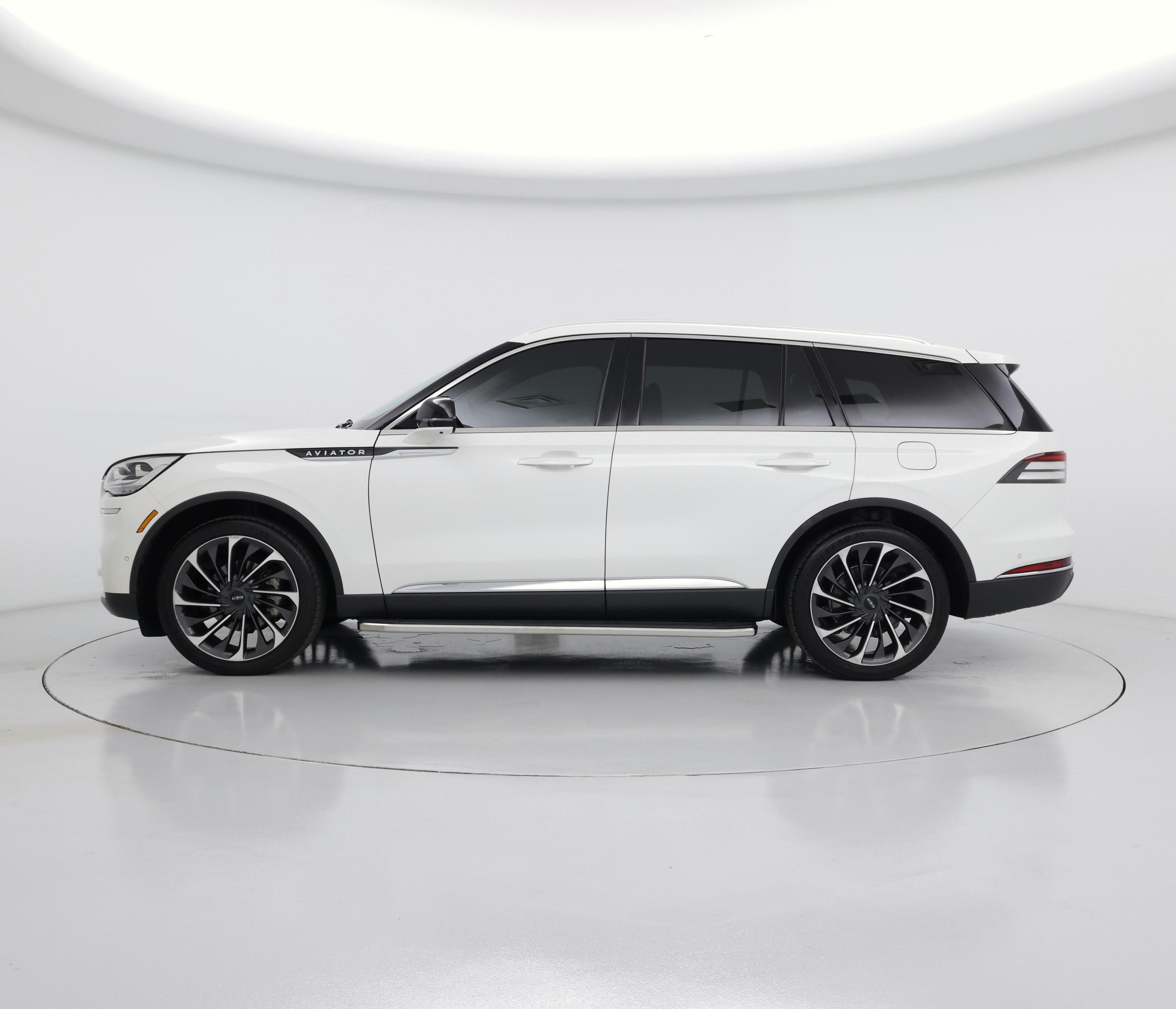 Thumbnail: 2020 Lincoln Aviator - 3
