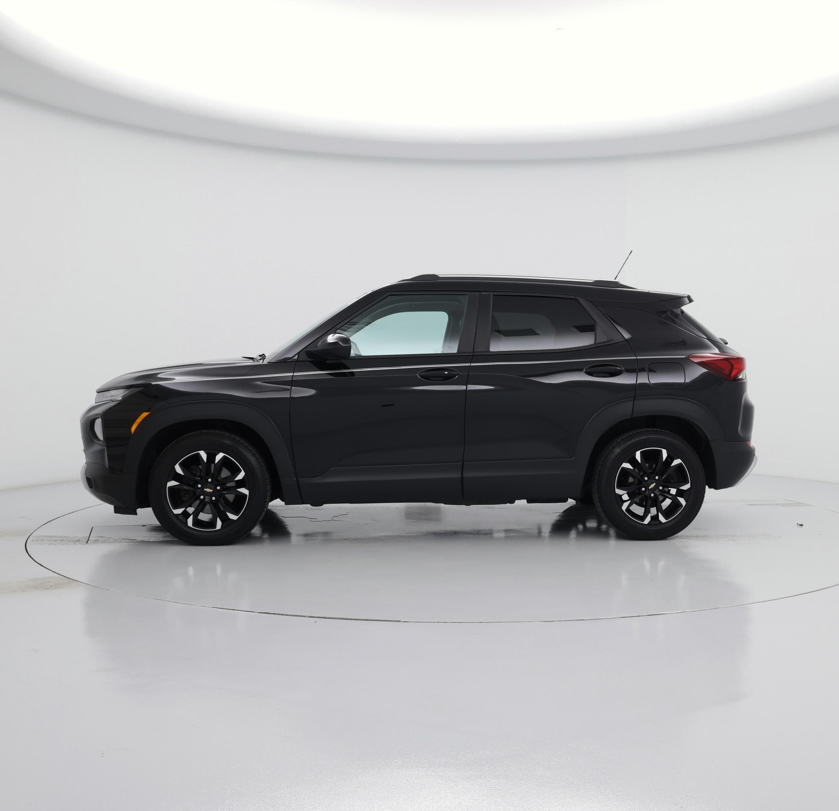 Thumbnail: 2021 Chevrolet TrailBlazer - 3