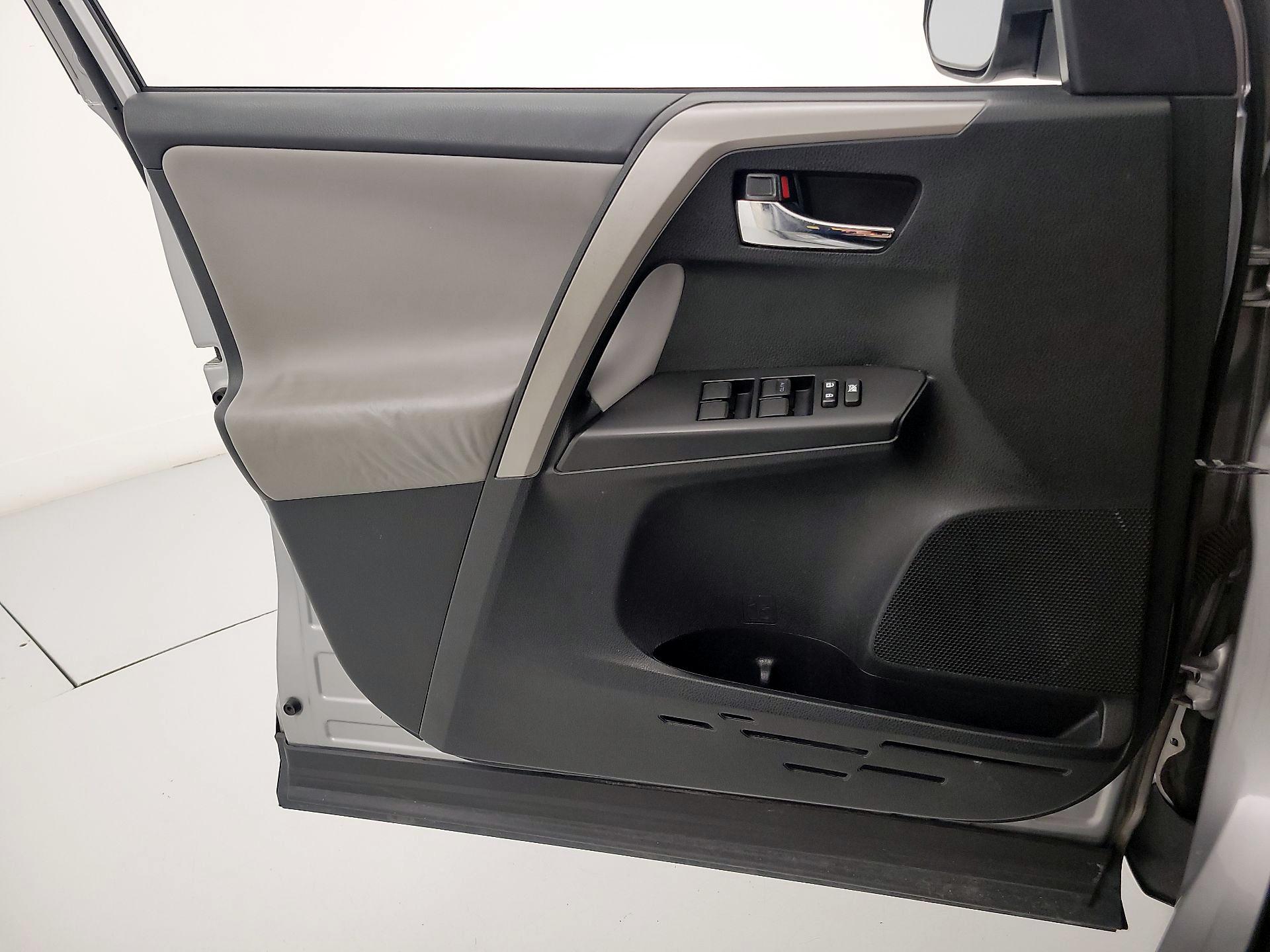 Thumbnail: 2017 Toyota RAV4 - 12