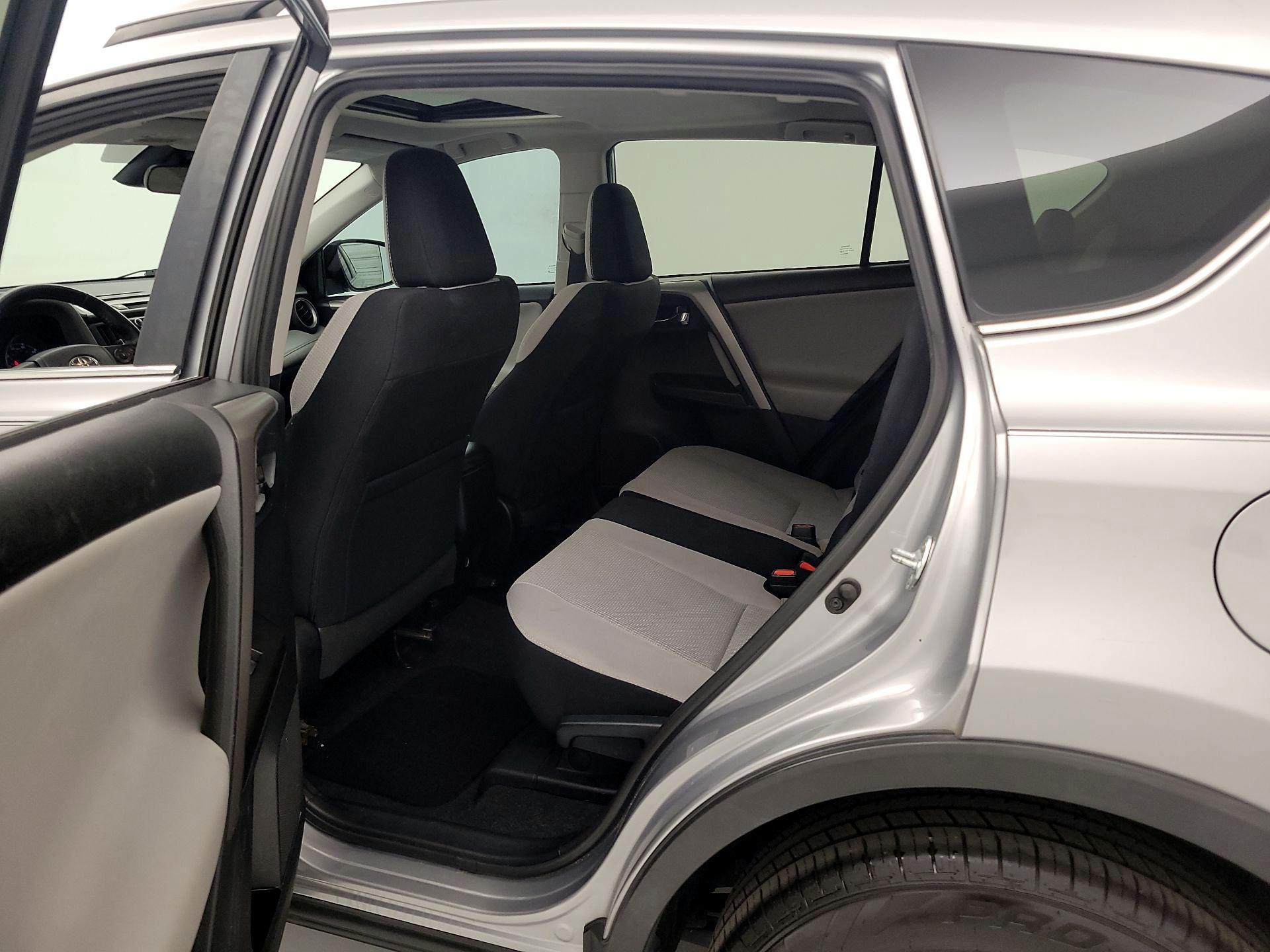 Thumbnail: 2017 Toyota RAV4 - 20