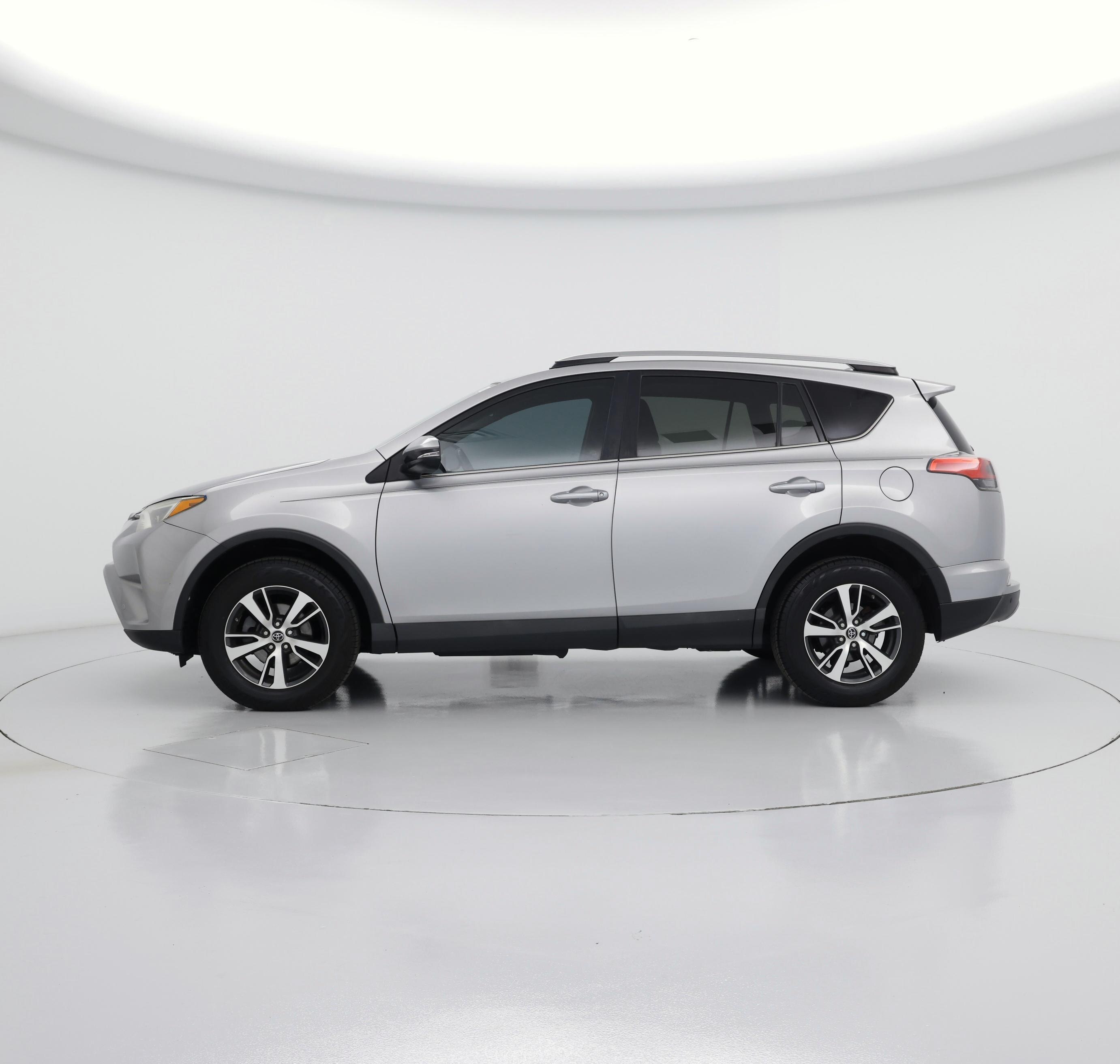 Thumbnail: 2017 Toyota RAV4 - 3