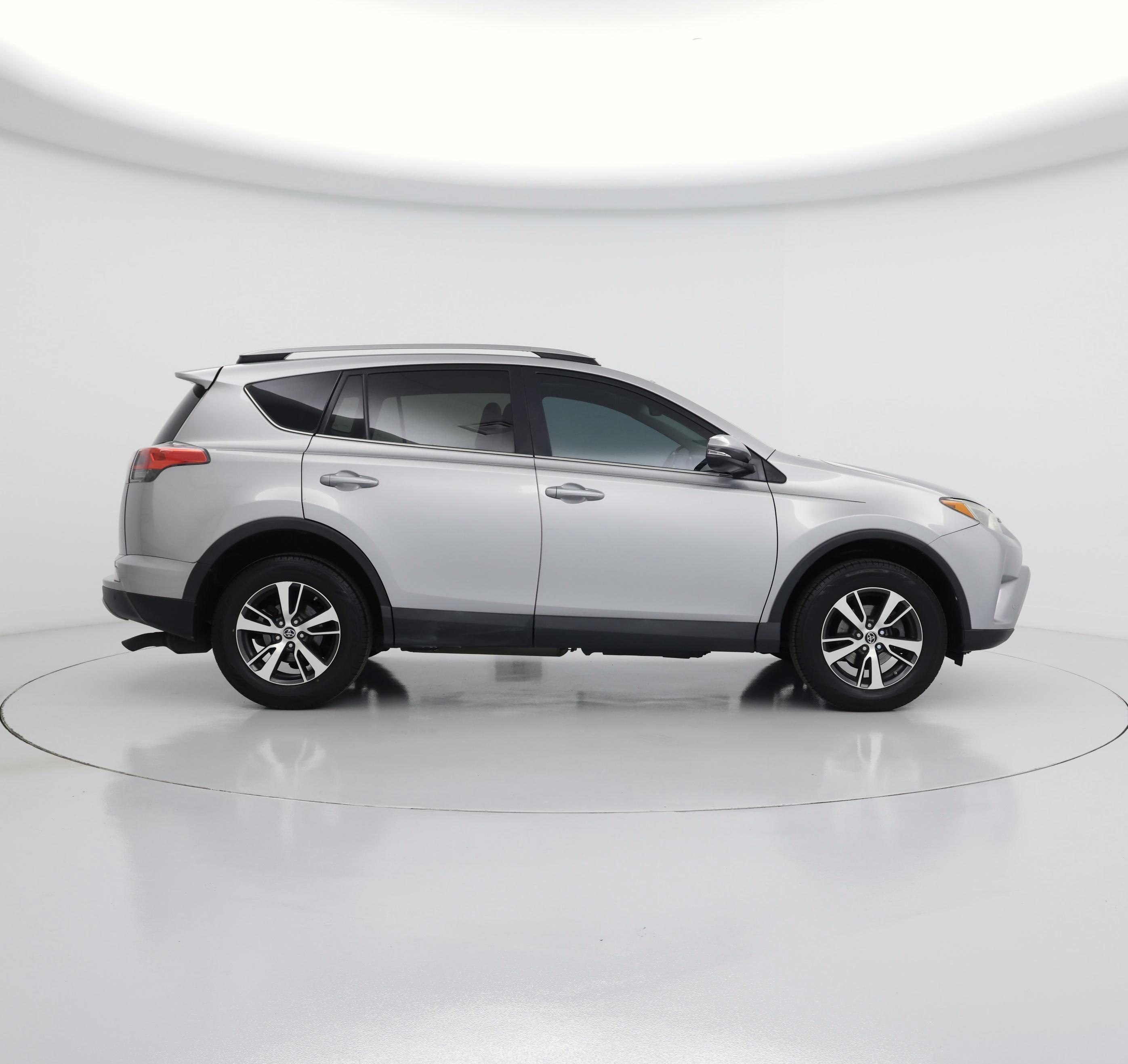Thumbnail: 2017 Toyota RAV4 - 7