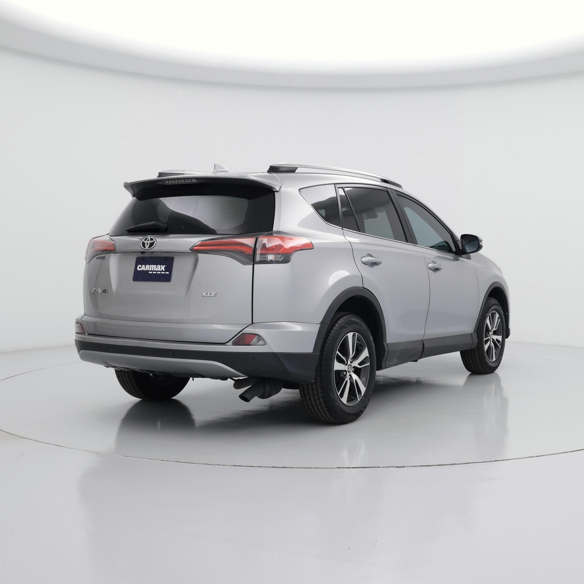 Thumbnail: 2017 Toyota RAV4 - 8